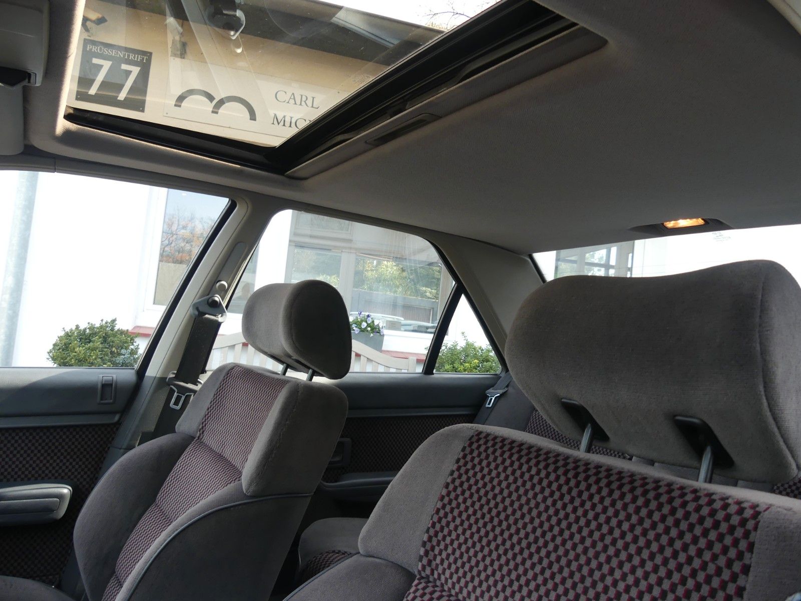 Fahrzeugabbildung Peugeot 405 Mi 16 V SPORTLICHES SAMMLERSTÜCK