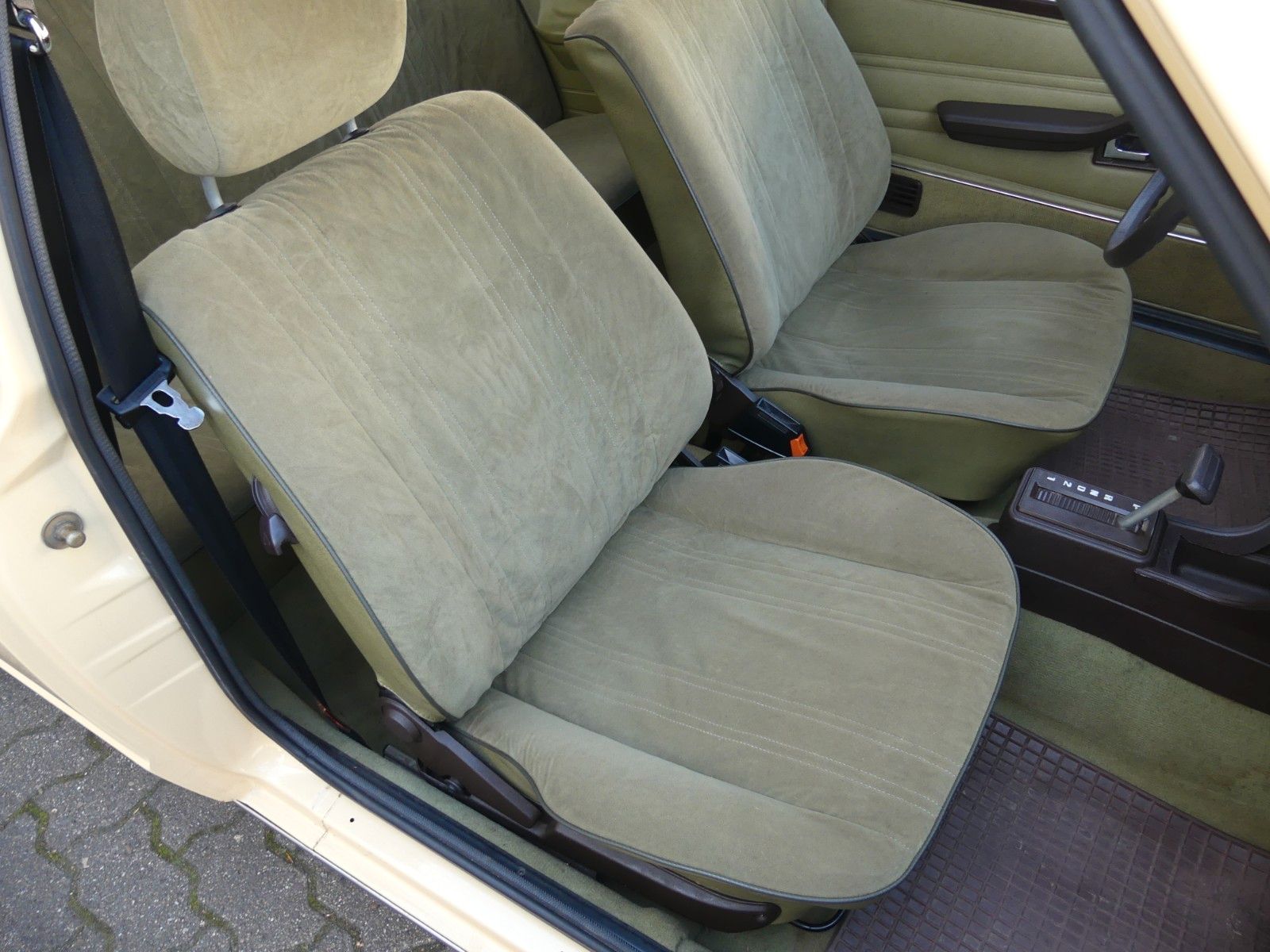 Fahrzeugabbildung Audi 80 LS, Aut., original Rostfrei und 36.000 km