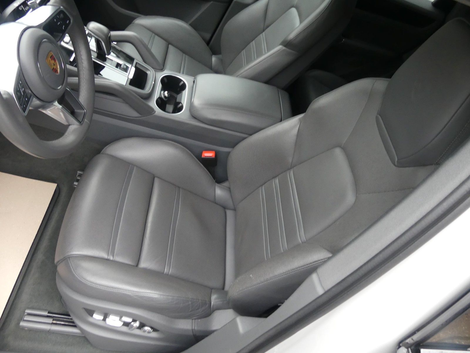 Fahrzeugabbildung Porsche Cayenne, 2. Hd., Pano., Approved 03.26, PERFEKT