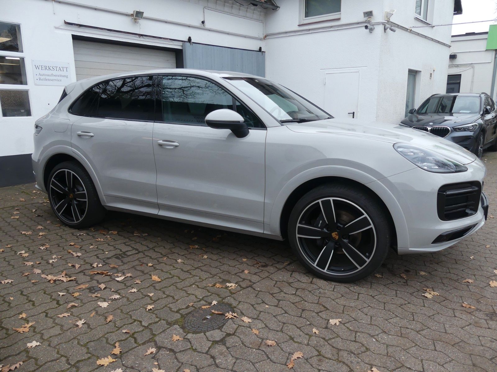 Fahrzeugabbildung Porsche Cayenne, 2. Hd., Pano., Approved 03.26, PERFEKT