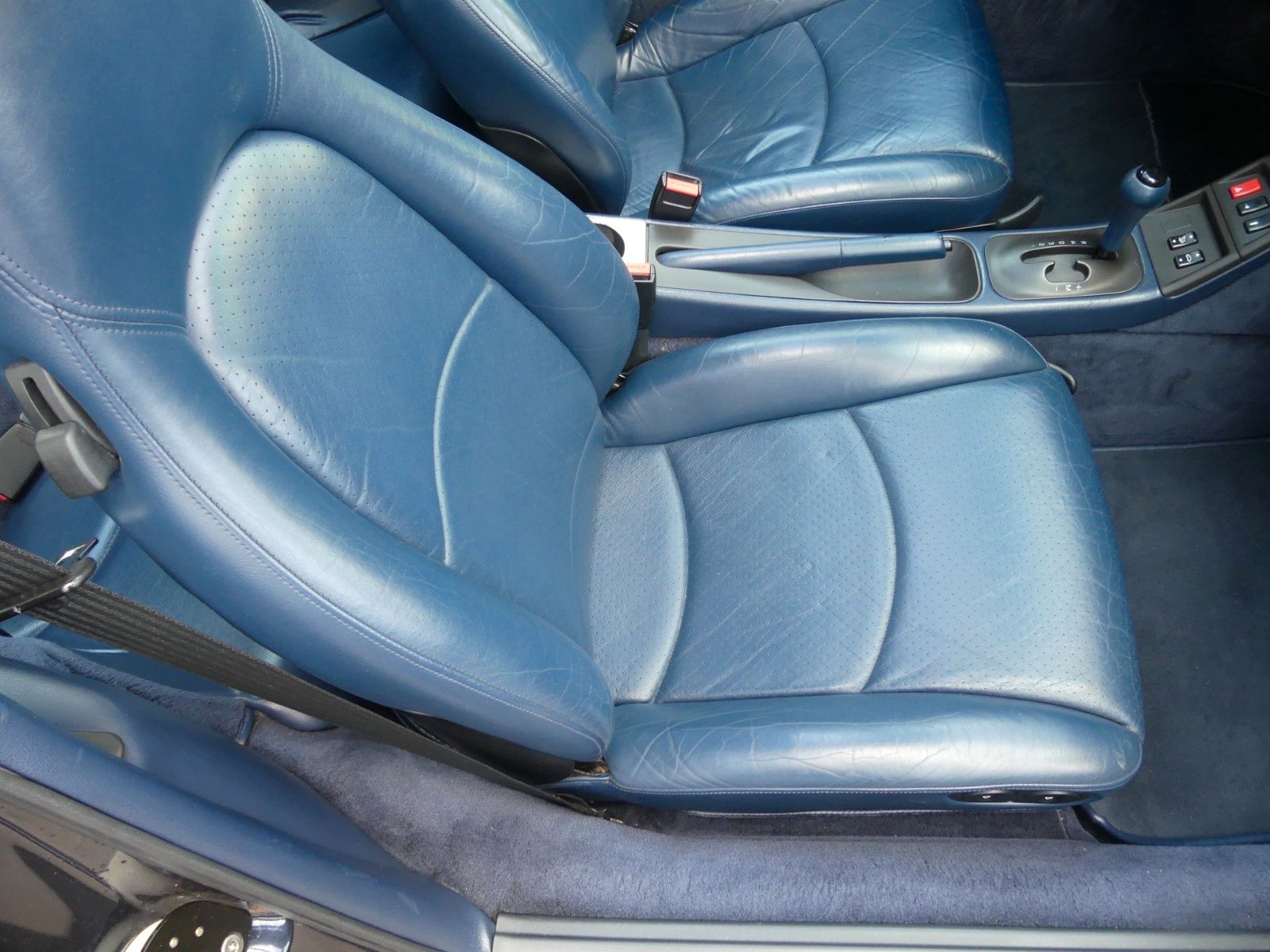 Fahrzeugabbildung Porsche 911 / 993 Carrera 2 Coupe, Tiptronik