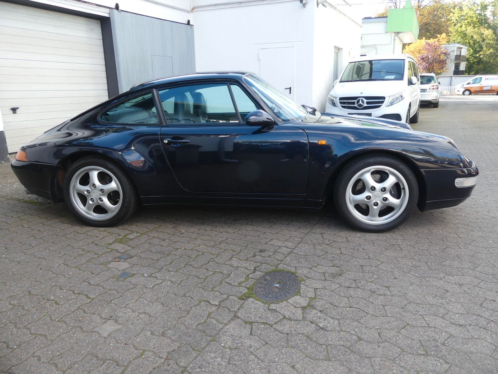 Fahrzeugabbildung Porsche 911 / 993 Carrera 2 Coupe, Tiptronik