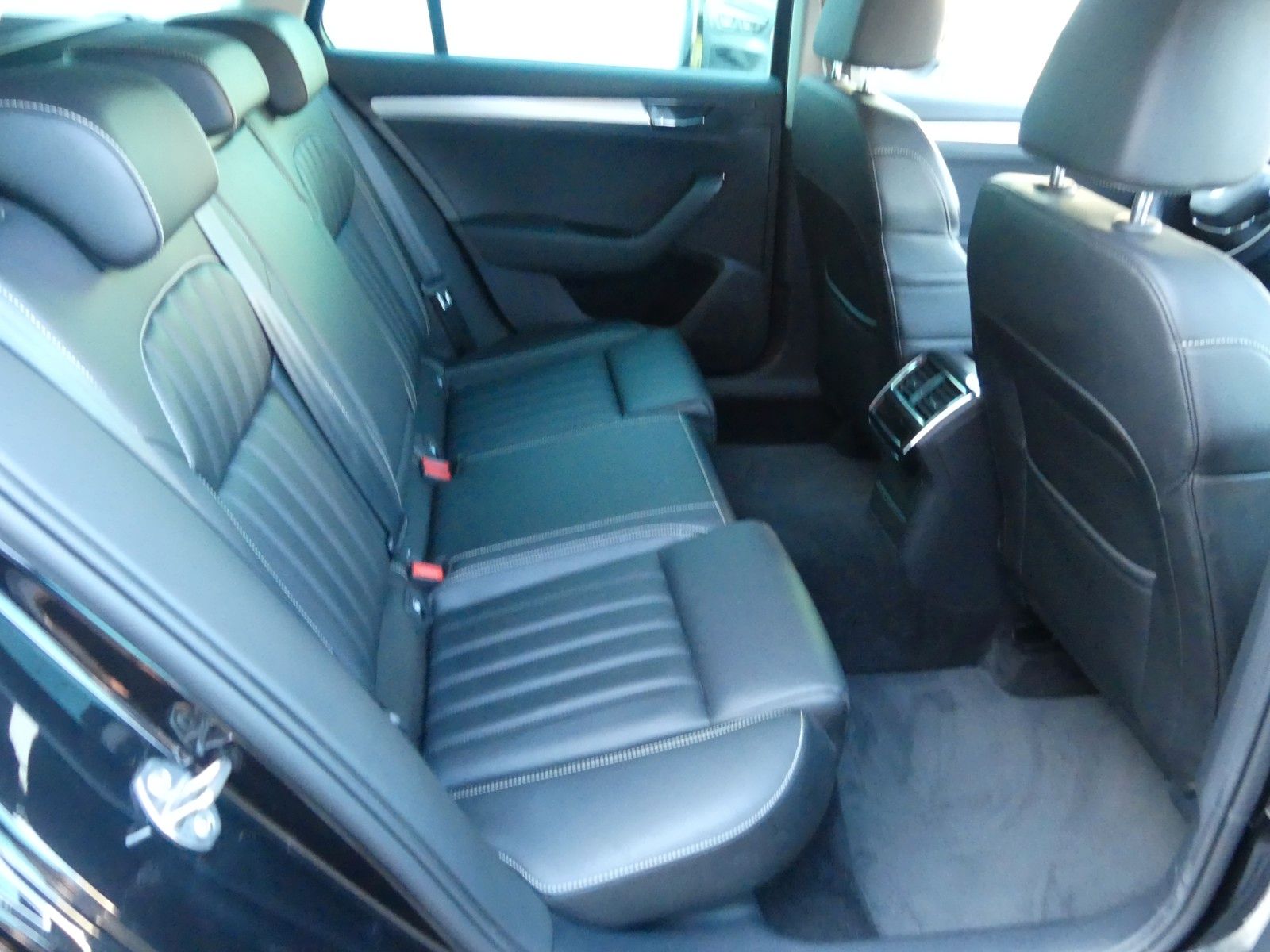 Fahrzeugabbildung Skoda Superb Combi Ambition 4x4, Navi, Kamera, Leder
