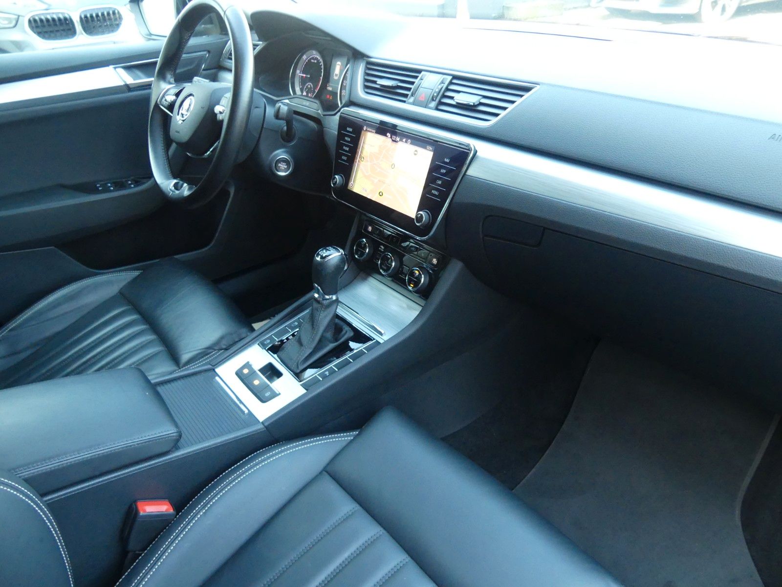 Fahrzeugabbildung Skoda Superb Combi Ambition 4x4, Navi, Kamera, Leder