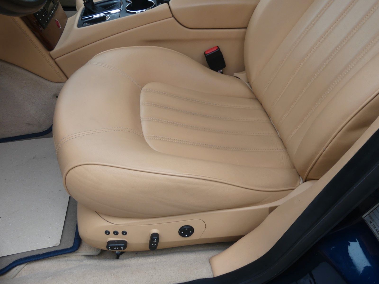 Fahrzeugabbildung Maserati Quattroporte 4.2 V8 Executive GT Automatic