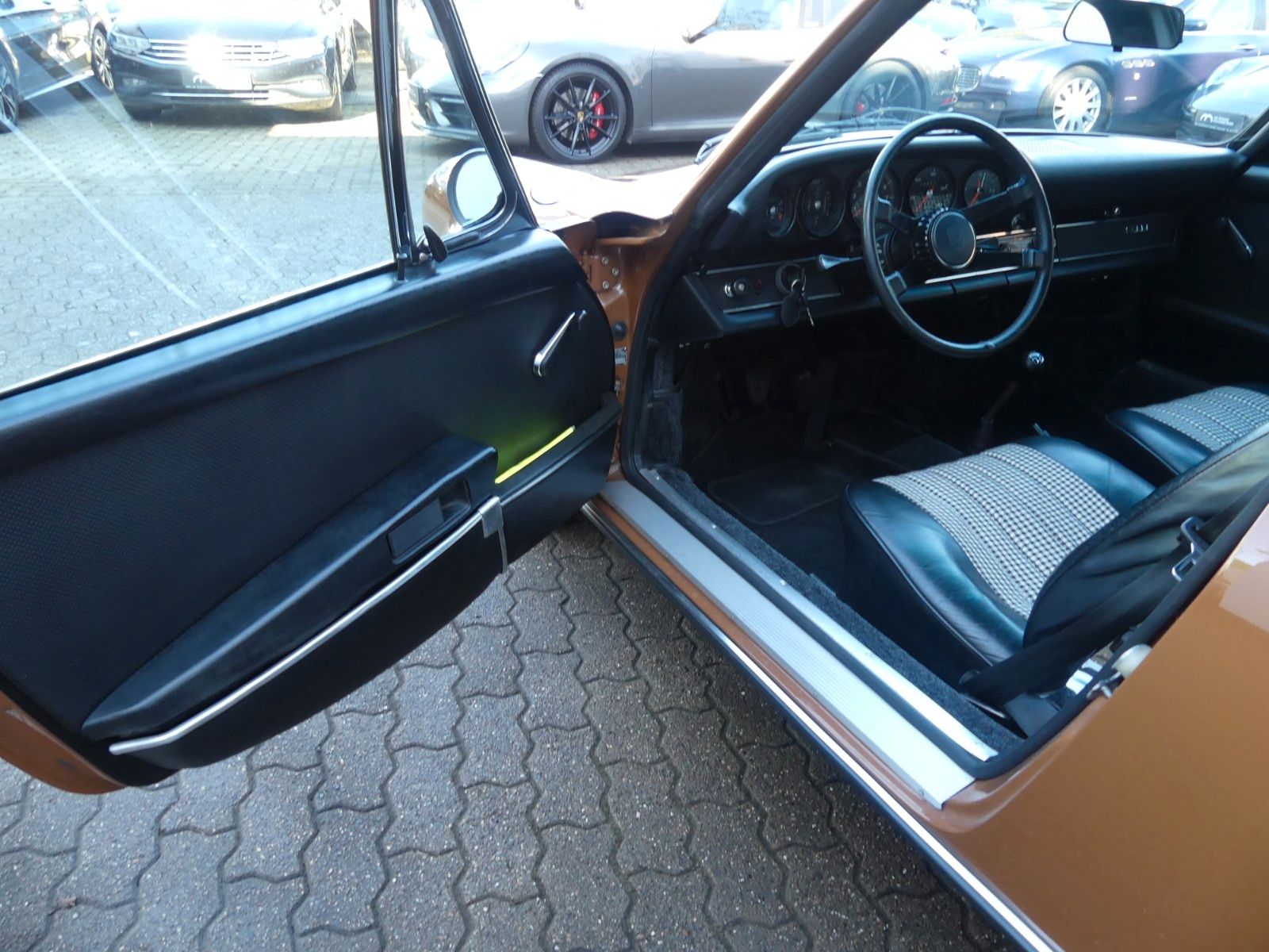 Fahrzeugabbildung Porsche 911 E Targa mit 114 KW in einem Top Zustand
