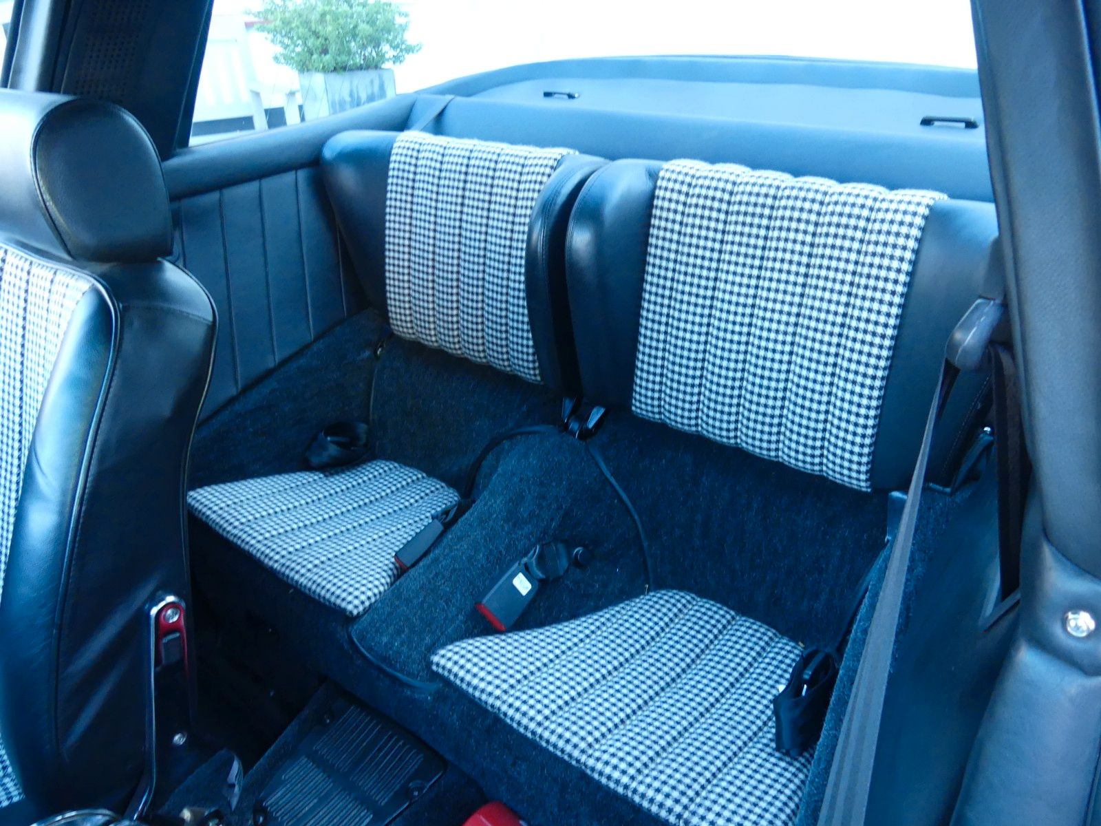 Fahrzeugabbildung Porsche 911 E Targa mit 114 KW in einem Top Zustand