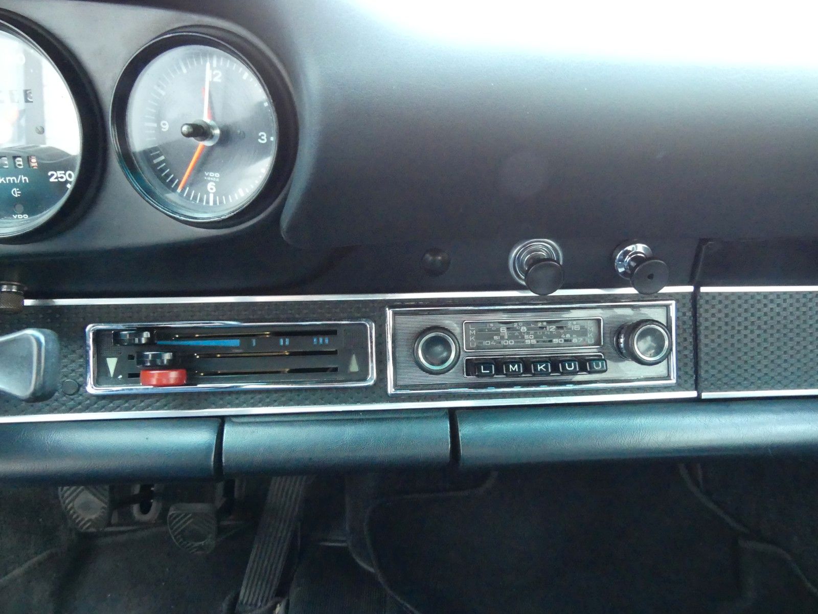 Fahrzeugabbildung Porsche 911 E Targa mit 114 KW in einem Top Zustand