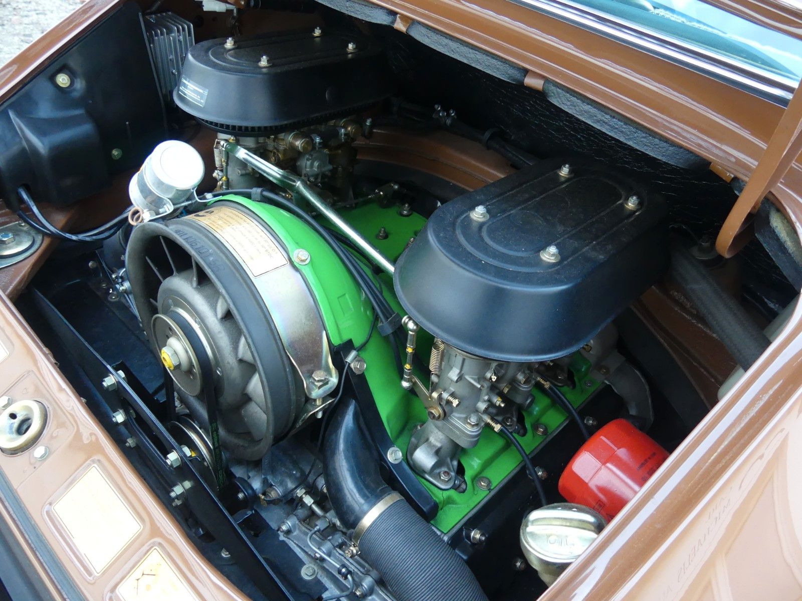 Fahrzeugabbildung Porsche 911 E Targa mit 114 KW in einem Top Zustand