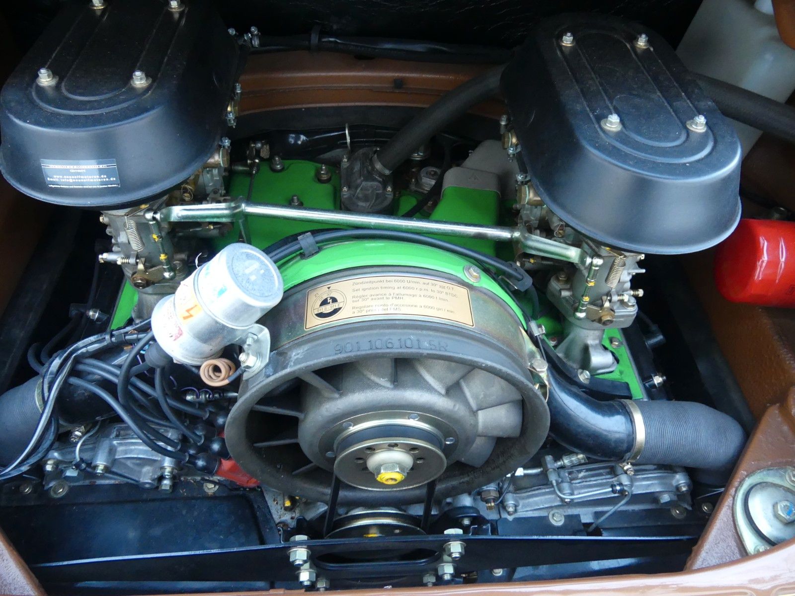 Fahrzeugabbildung Porsche 911 E Targa mit 114 KW in einem Top Zustand