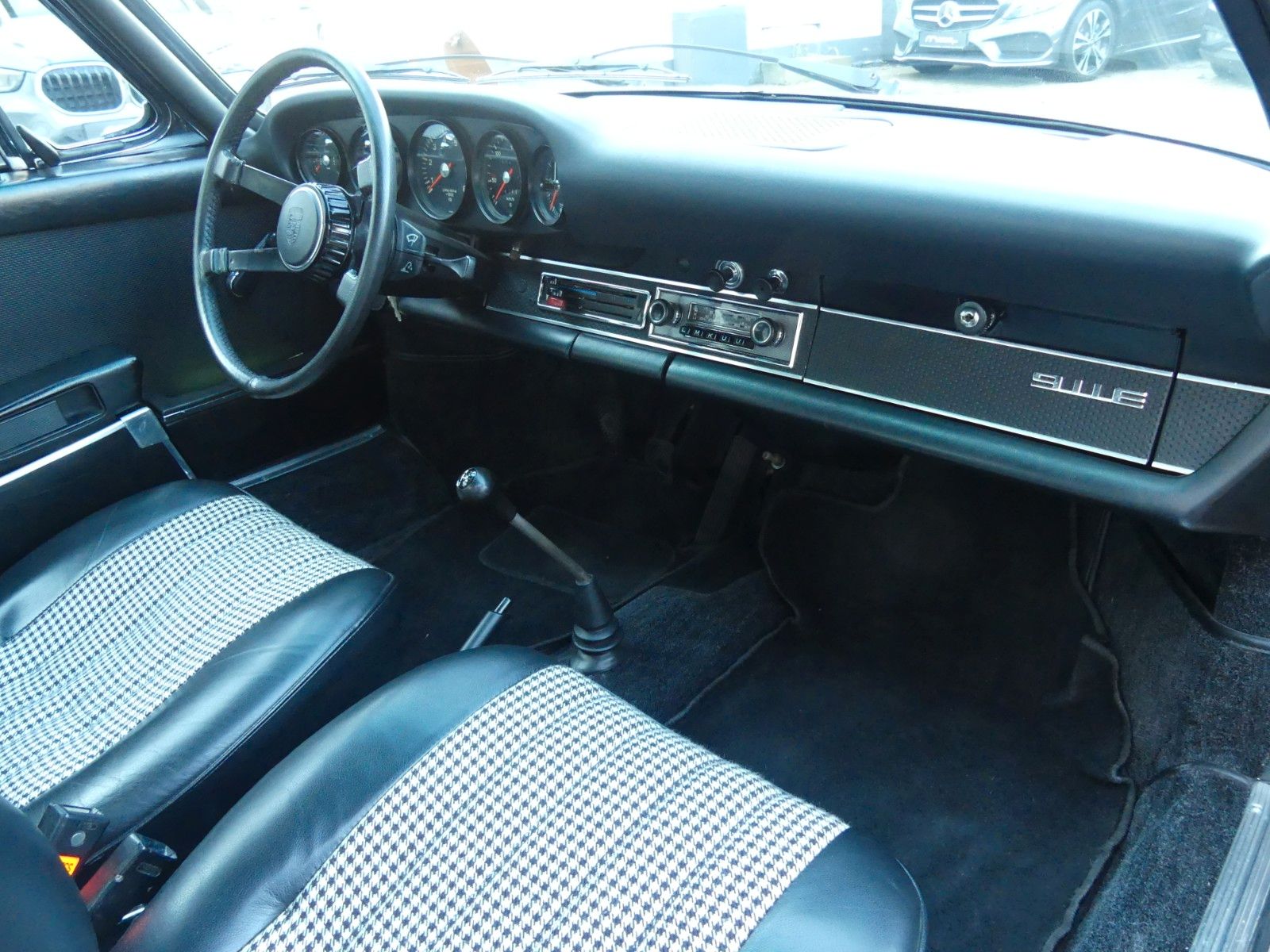 Fahrzeugabbildung Porsche 911 E Targa mit 114 KW in einem Top Zustand