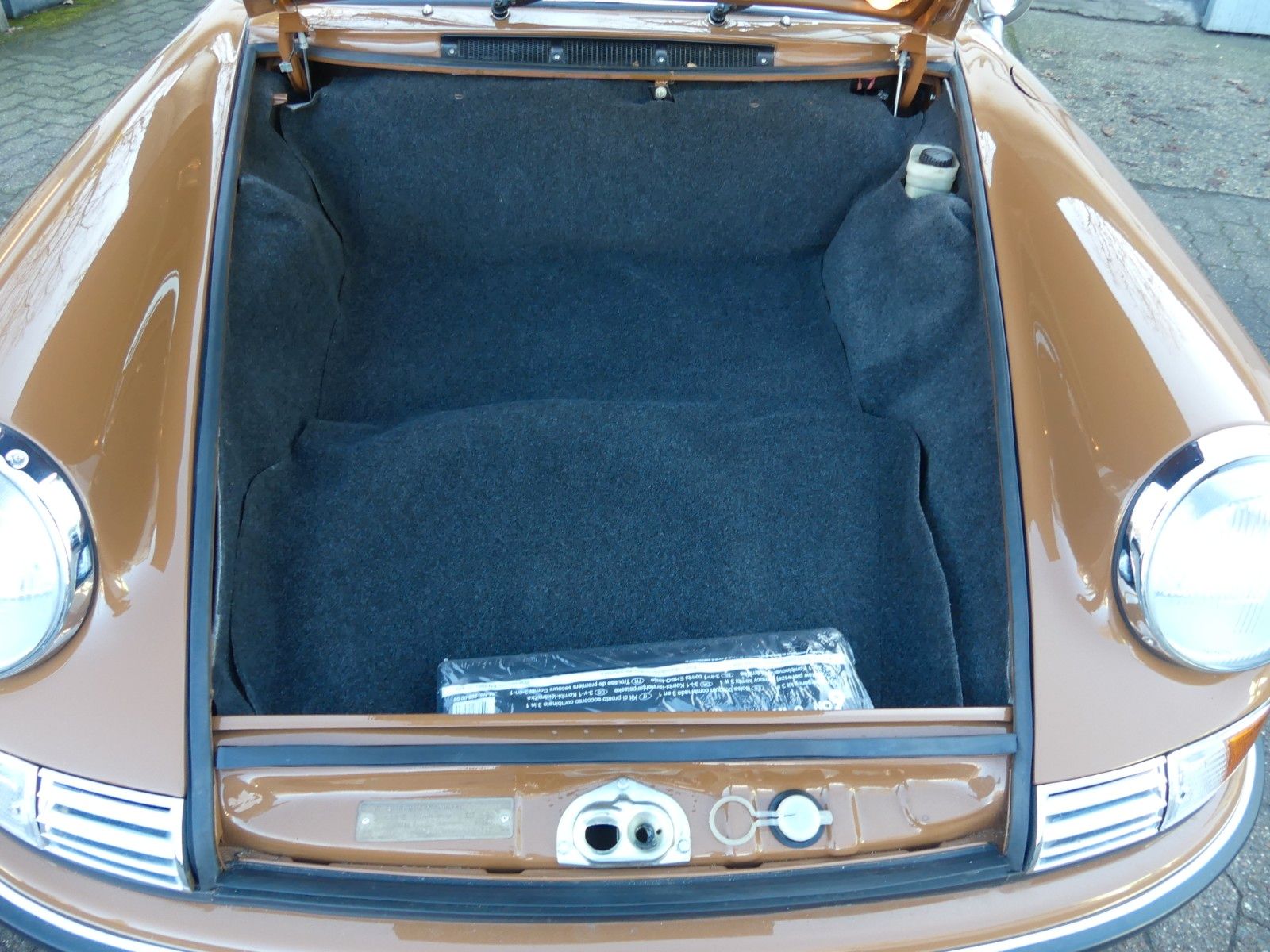 Fahrzeugabbildung Porsche 911 E Targa mit 114 KW in einem Top Zustand