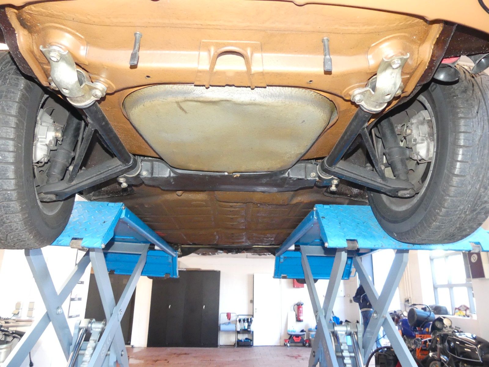 Fahrzeugabbildung Porsche 911 E Targa mit 114 KW in einem Top Zustand