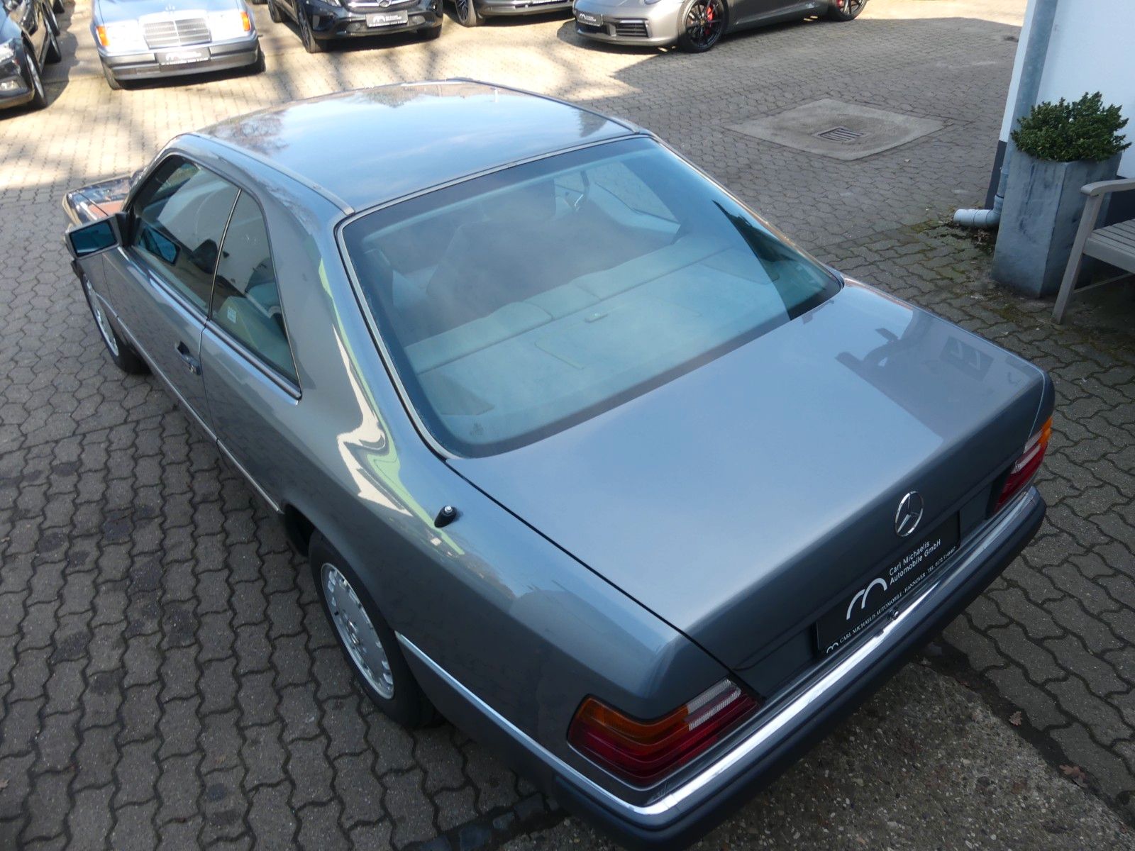 Fahrzeugabbildung Mercedes-Benz 300 CE 24 V, H-Kennzeichen. und MB Scheckheft