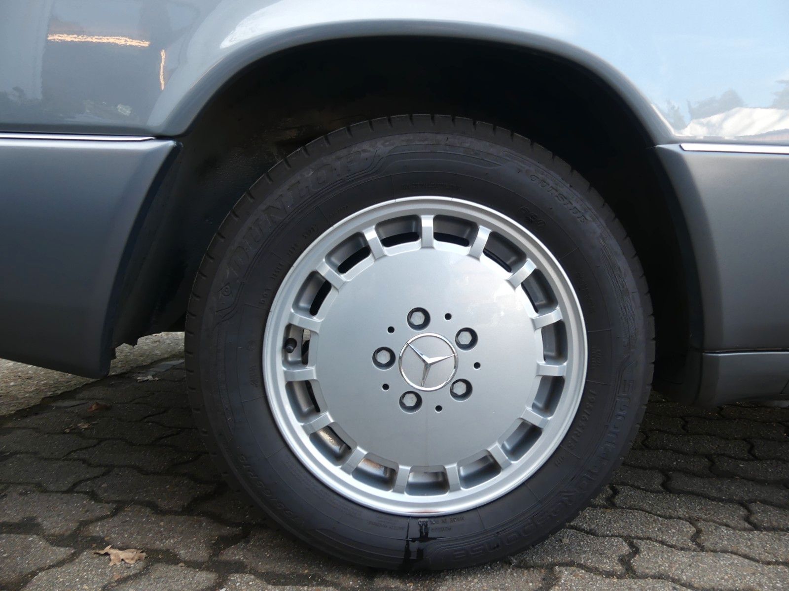 Fahrzeugabbildung Mercedes-Benz 300 CE 24 V, H-Kennzeichen. und MB Scheckheft