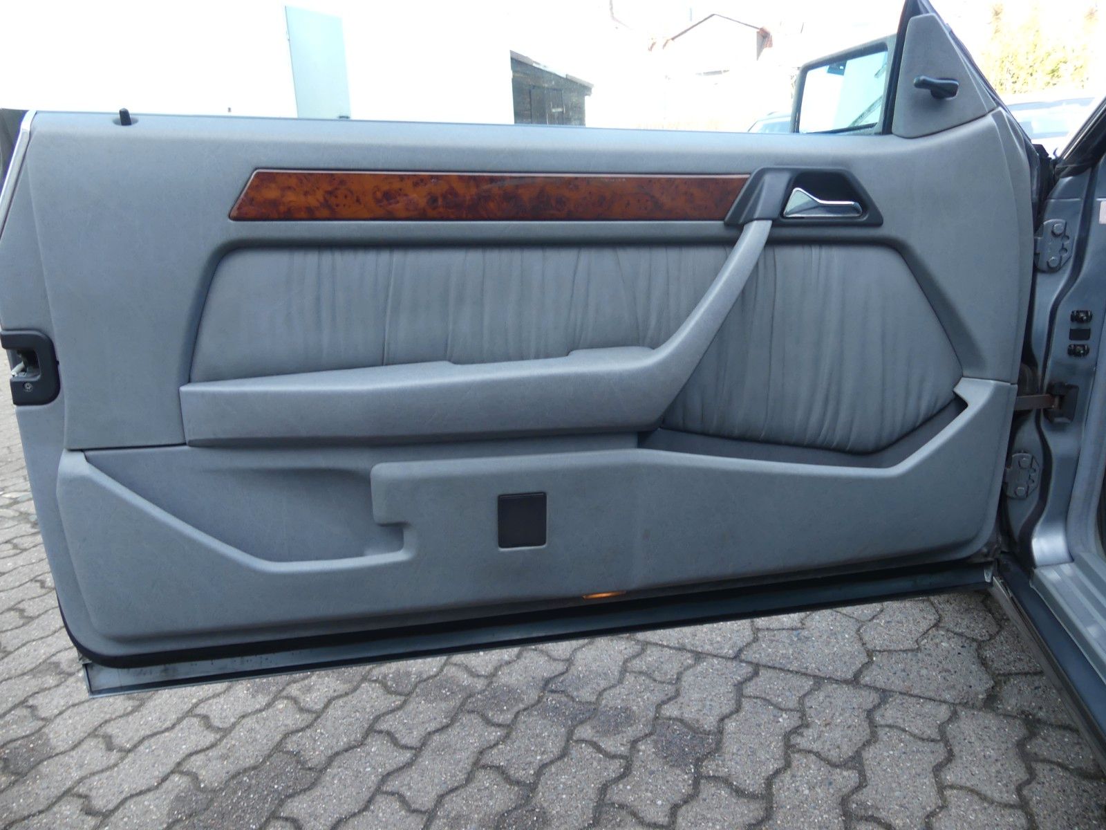 Fahrzeugabbildung Mercedes-Benz 300 CE 24 V, H-Kennzeichen. und MB Scheckheft