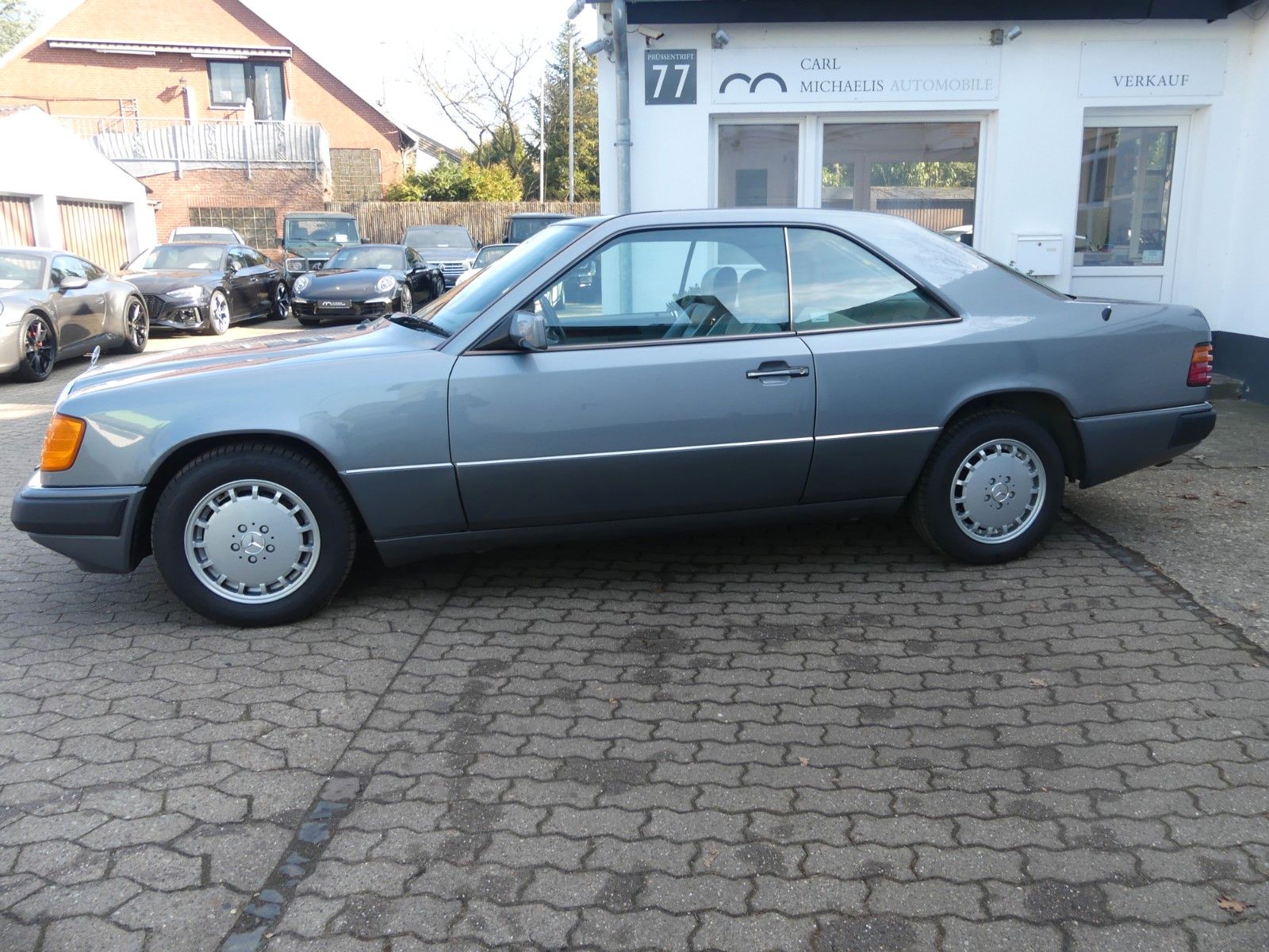 Fahrzeugabbildung Mercedes-Benz 300 CE 24 V, H-Kennzeichen. und MB Scheckheft