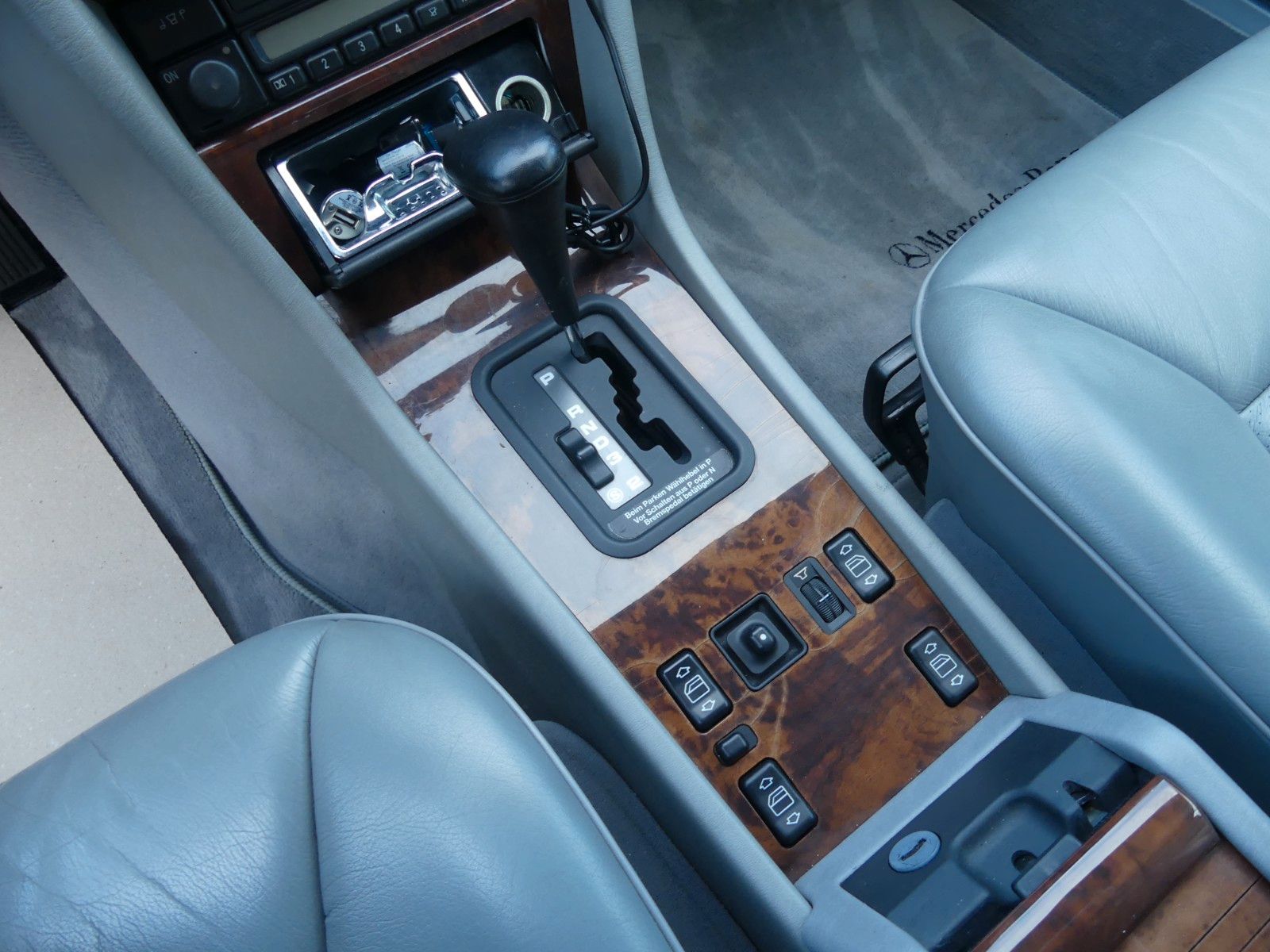 Fahrzeugabbildung Mercedes-Benz 300 CE 24 V, H-Kennzeichen. und MB Scheckheft