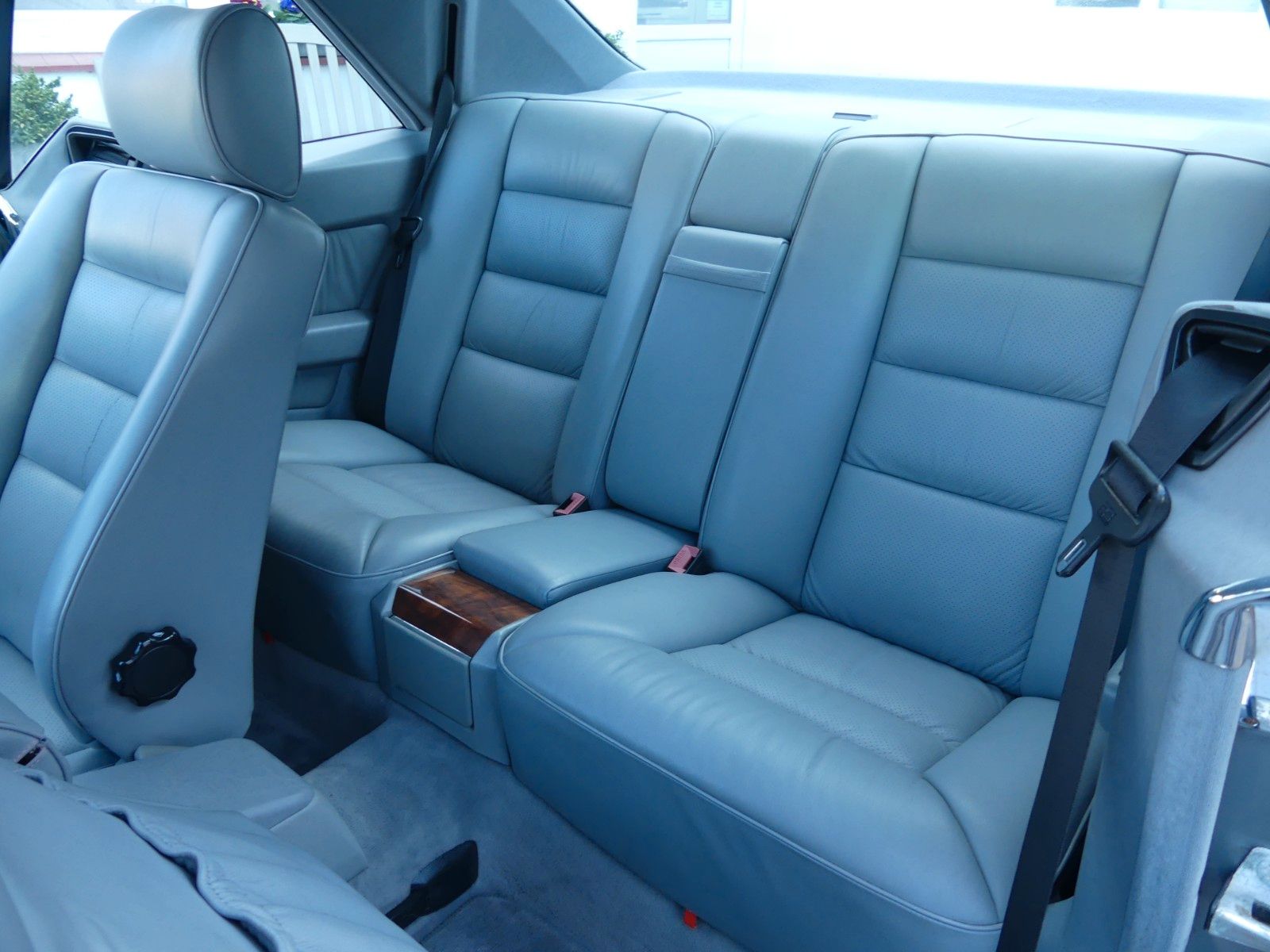 Fahrzeugabbildung Mercedes-Benz 300 CE 24 V, H-Kennzeichen. und MB Scheckheft