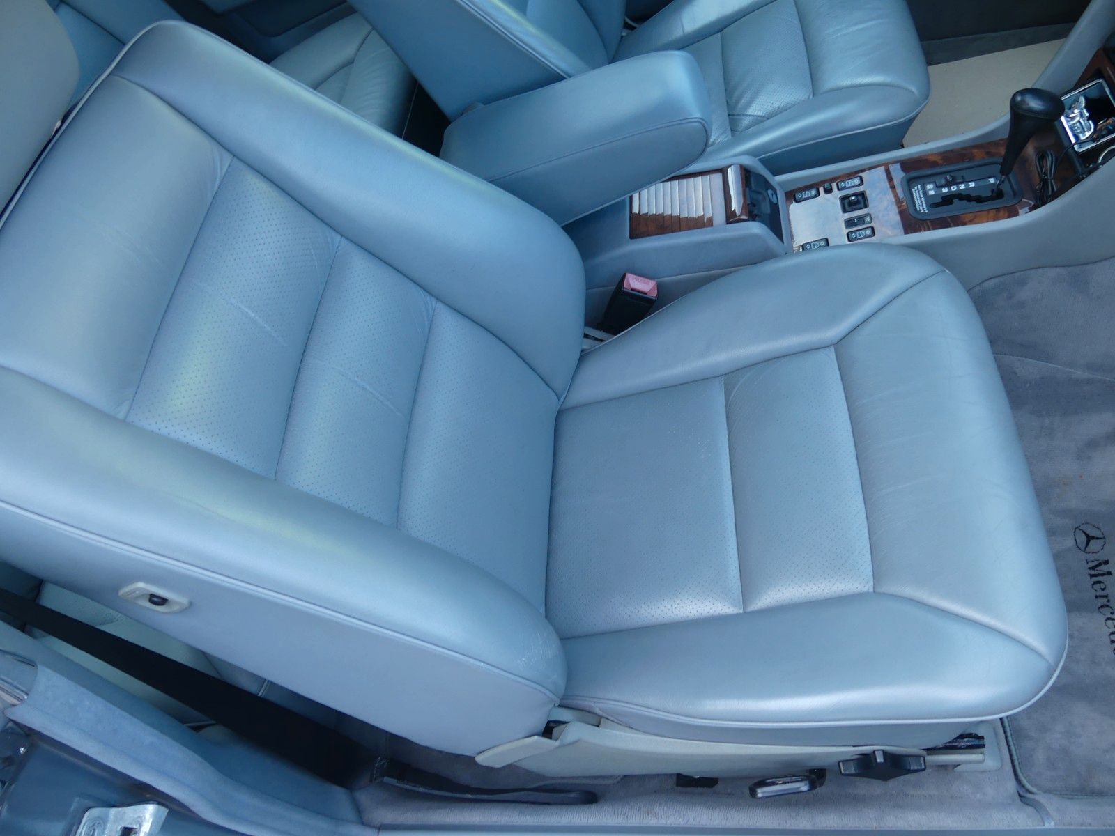 Fahrzeugabbildung Mercedes-Benz 300 CE 24 V, H-Kennzeichen. und MB Scheckheft