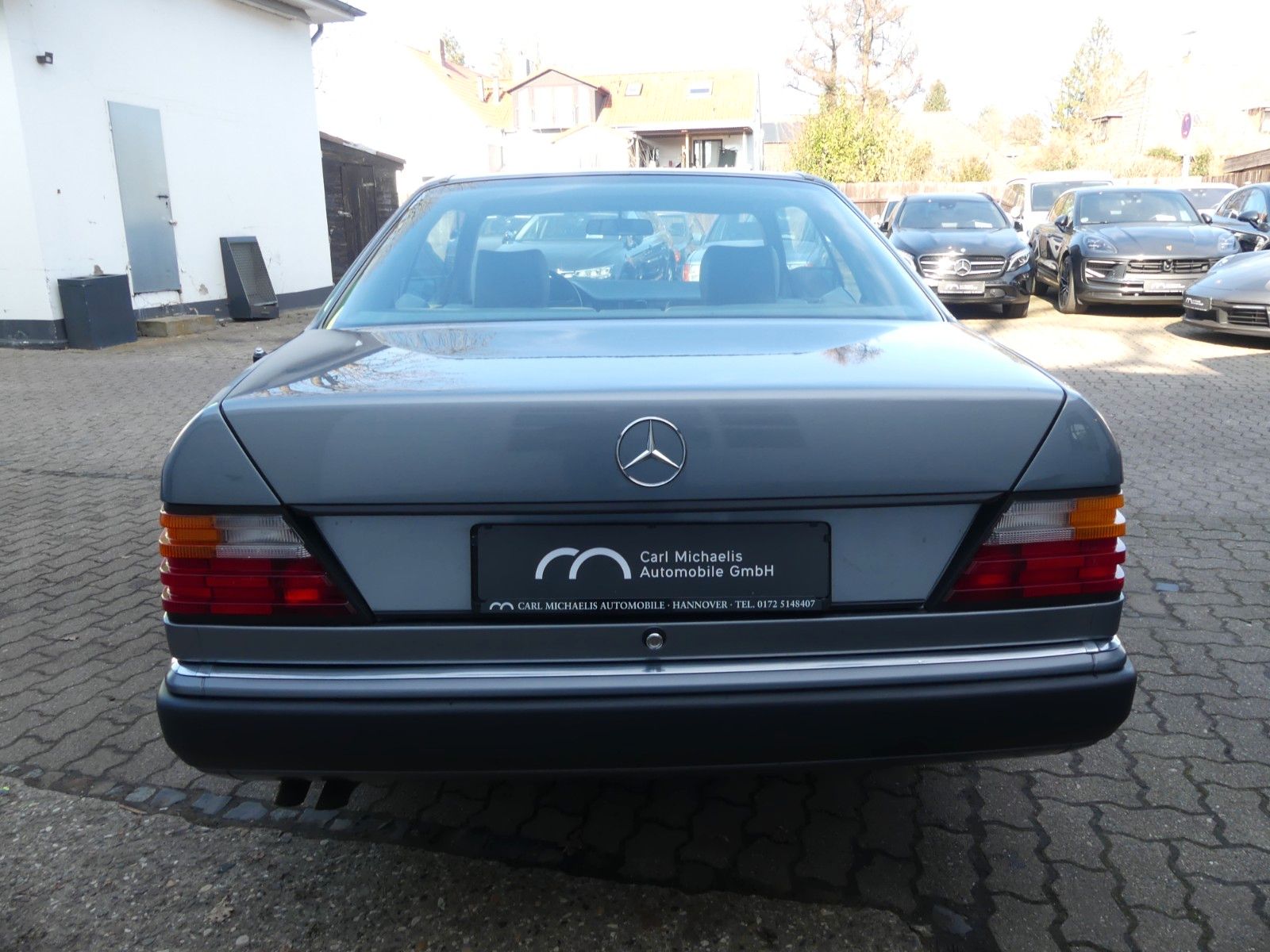 Fahrzeugabbildung Mercedes-Benz 300 CE 24 V, H-Kennzeichen. und MB Scheckheft