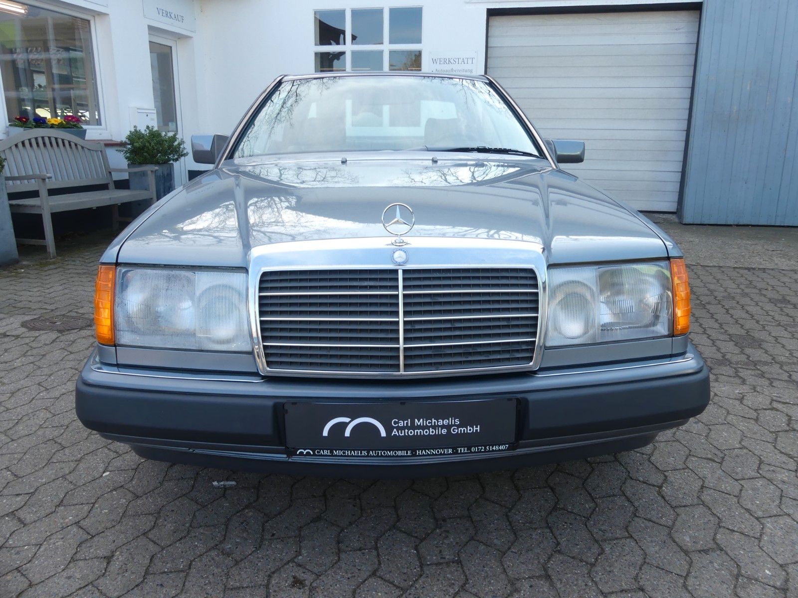 Fahrzeugabbildung Mercedes-Benz 300 CE 24 V, H-Kennzeichen. und MB Scheckheft