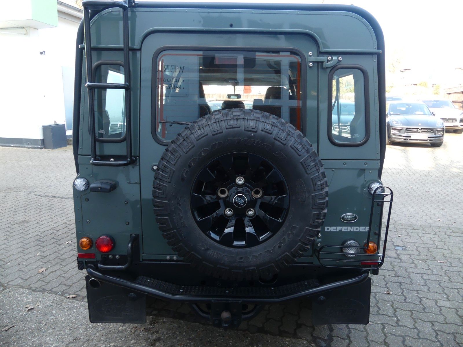 Fahrzeugabbildung Land Rover Defender 110 E Station EINZELSTÜCK
