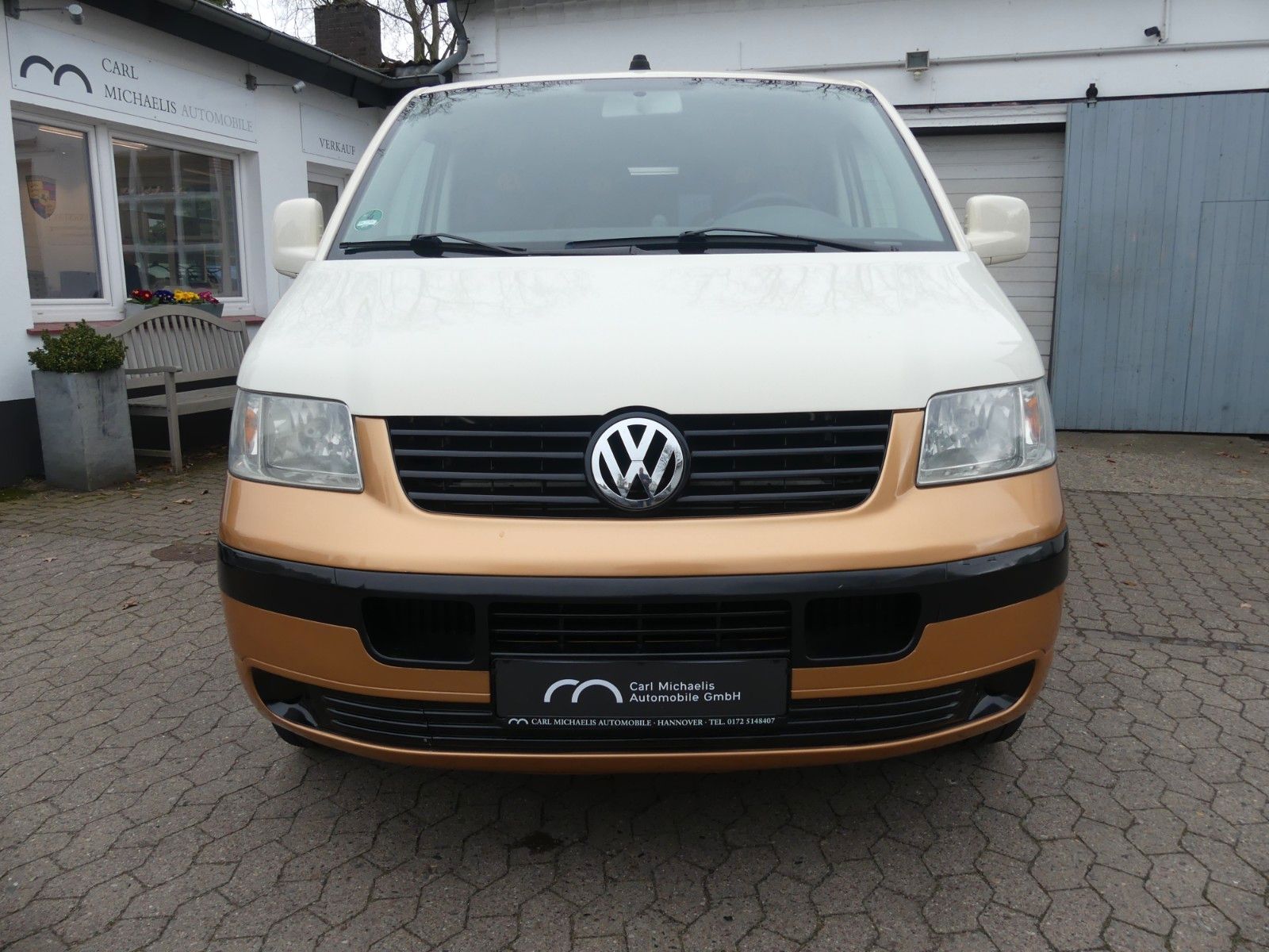 Fahrzeugabbildung Volkswagen T5 SPEZIALUMBAU MIT BETT , SOLAR, ETC.