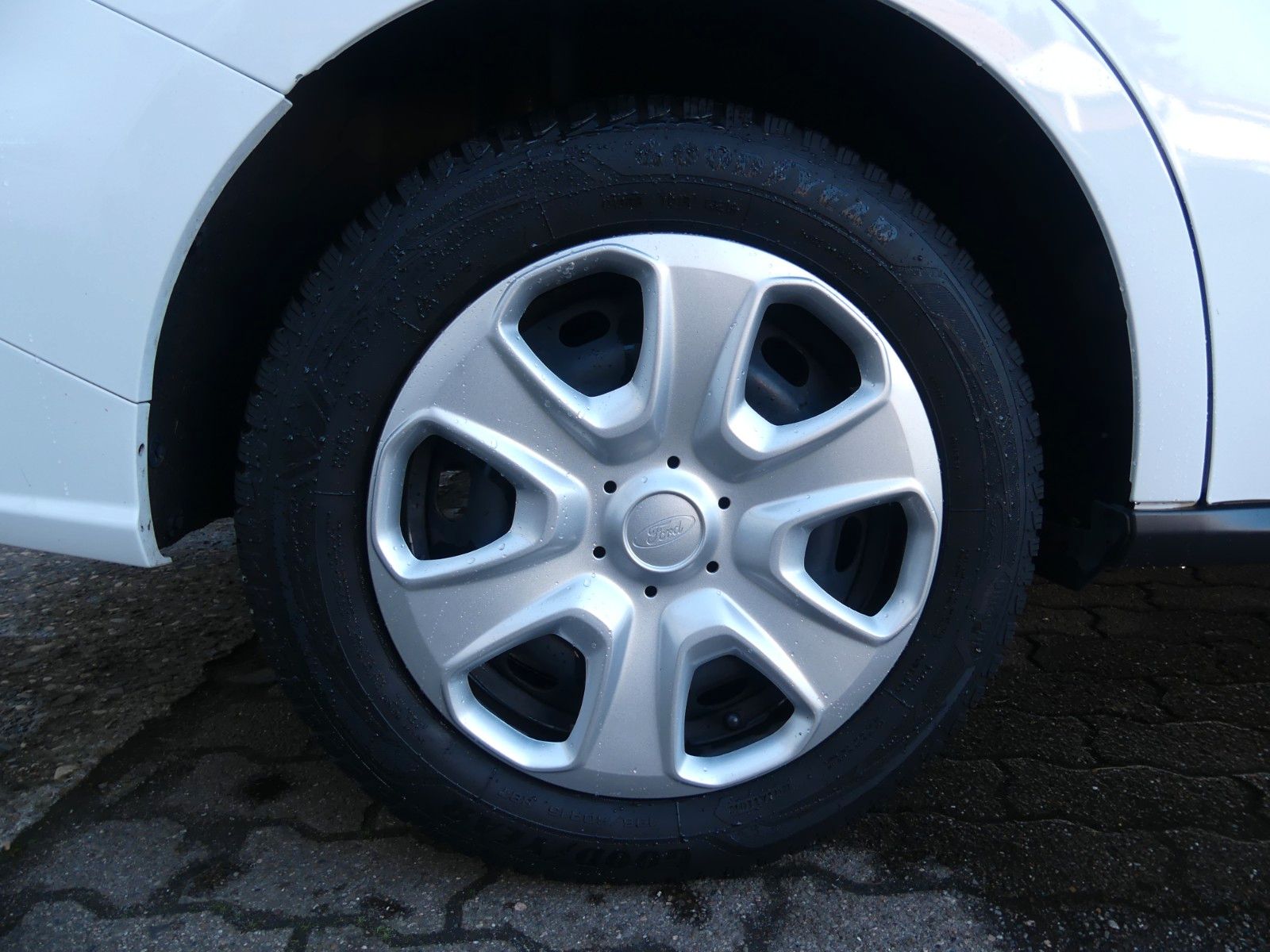 Fahrzeugabbildung Ford Tourneo Courier Trend, 2. Hd., Klima