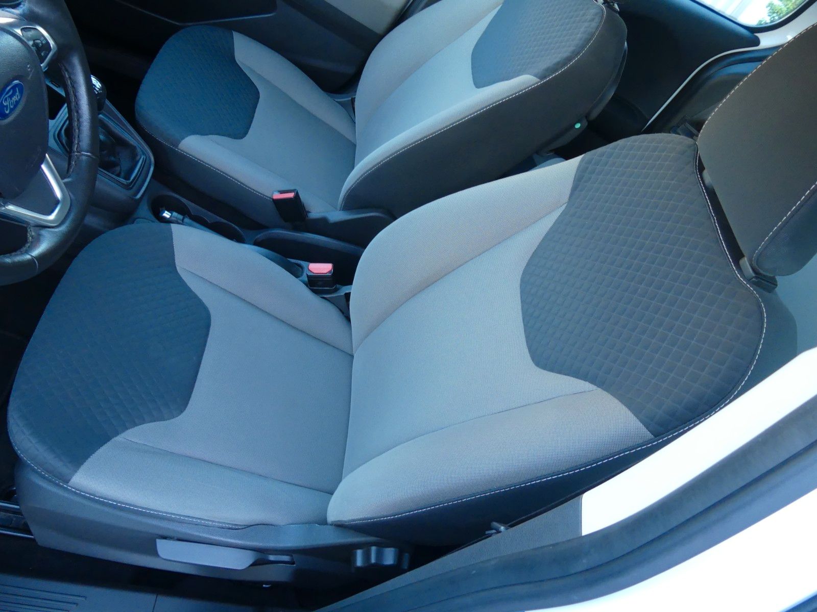 Fahrzeugabbildung Ford Tourneo Courier Trend, 2. Hd., Klima