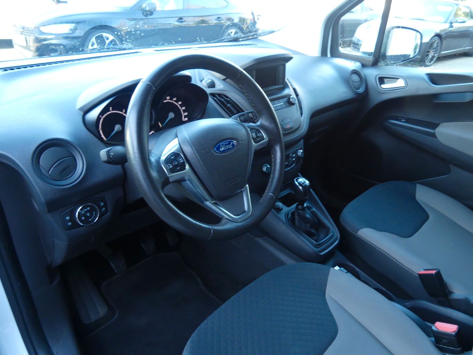 Fahrzeugabbildung Ford Tourneo Courier Trend, 2. Hd., Klima