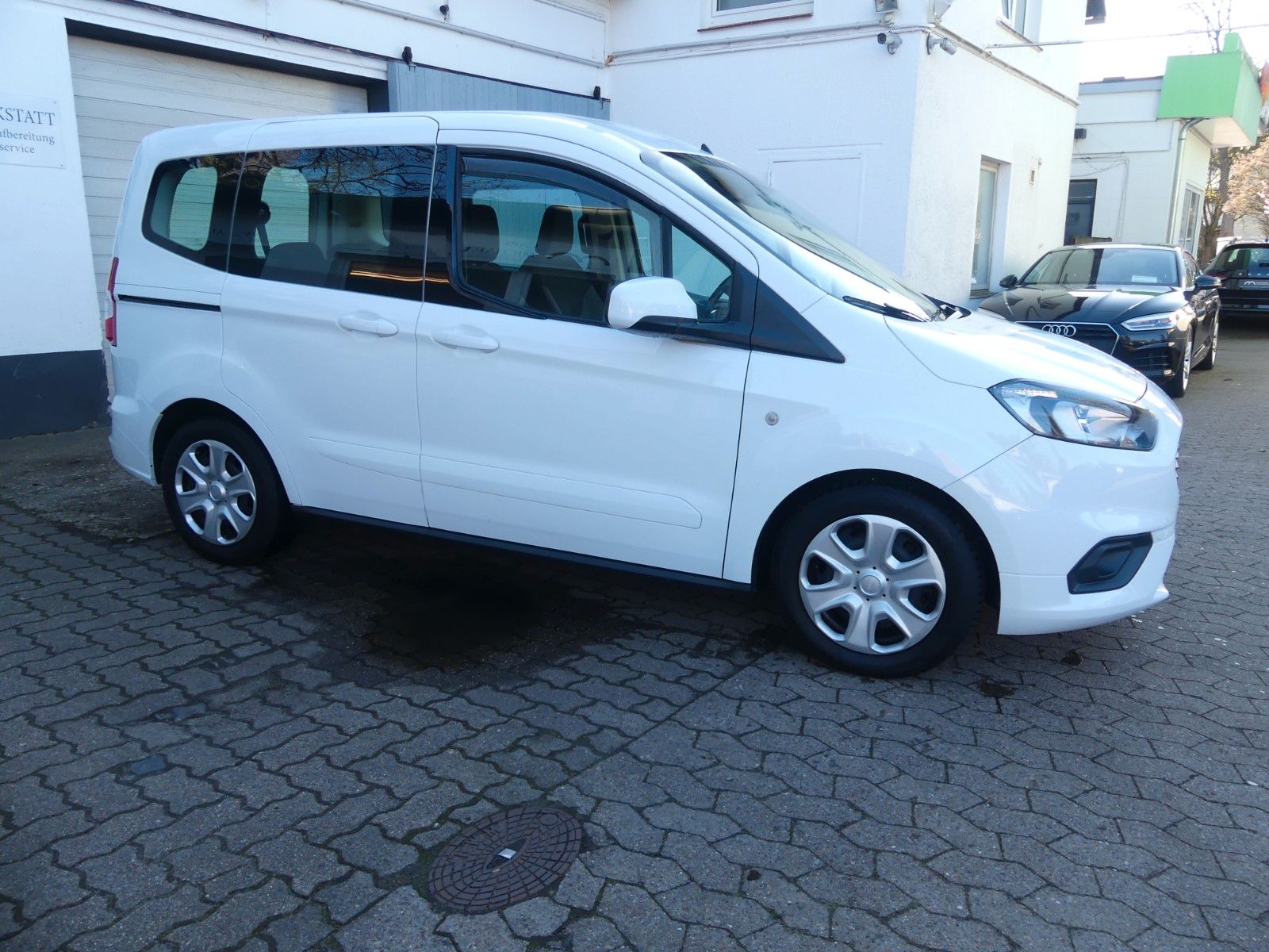 Fahrzeugabbildung Ford Tourneo Courier Trend, 2. Hd., Klima