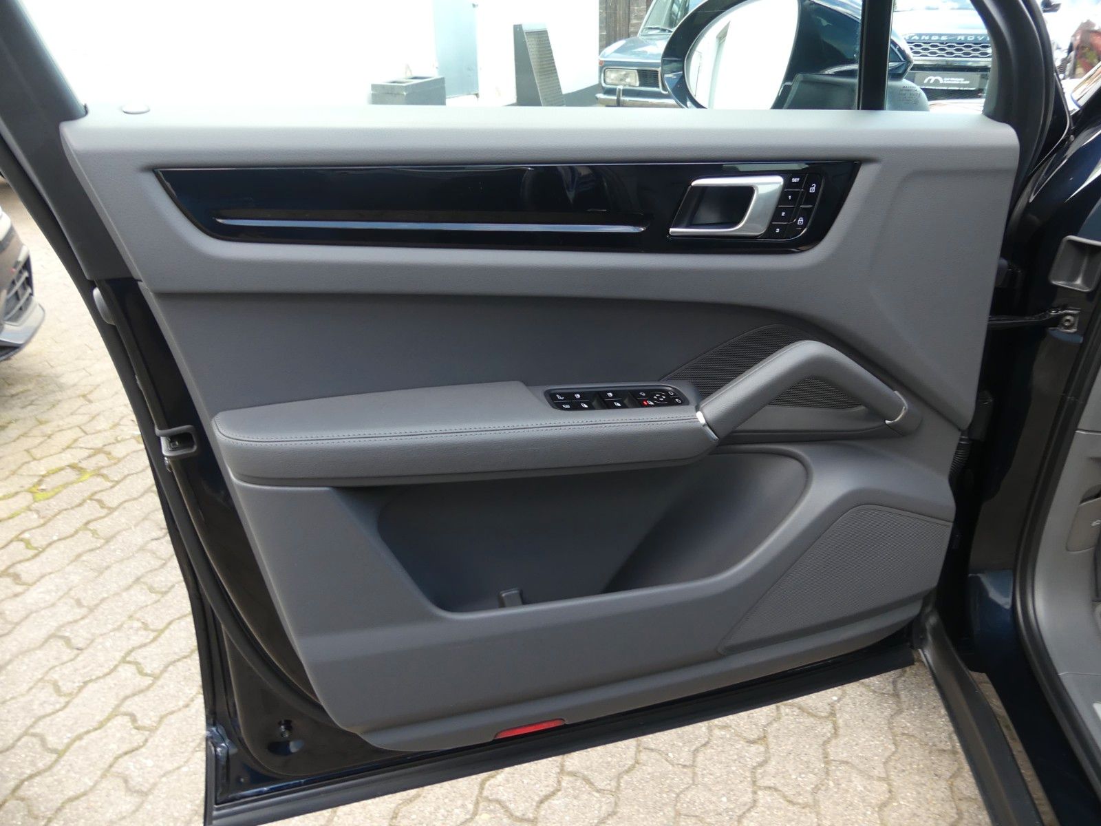 Fahrzeugabbildung Porsche Cayenne E-Hybrid, 1. Hand, Scheckheft Porsche