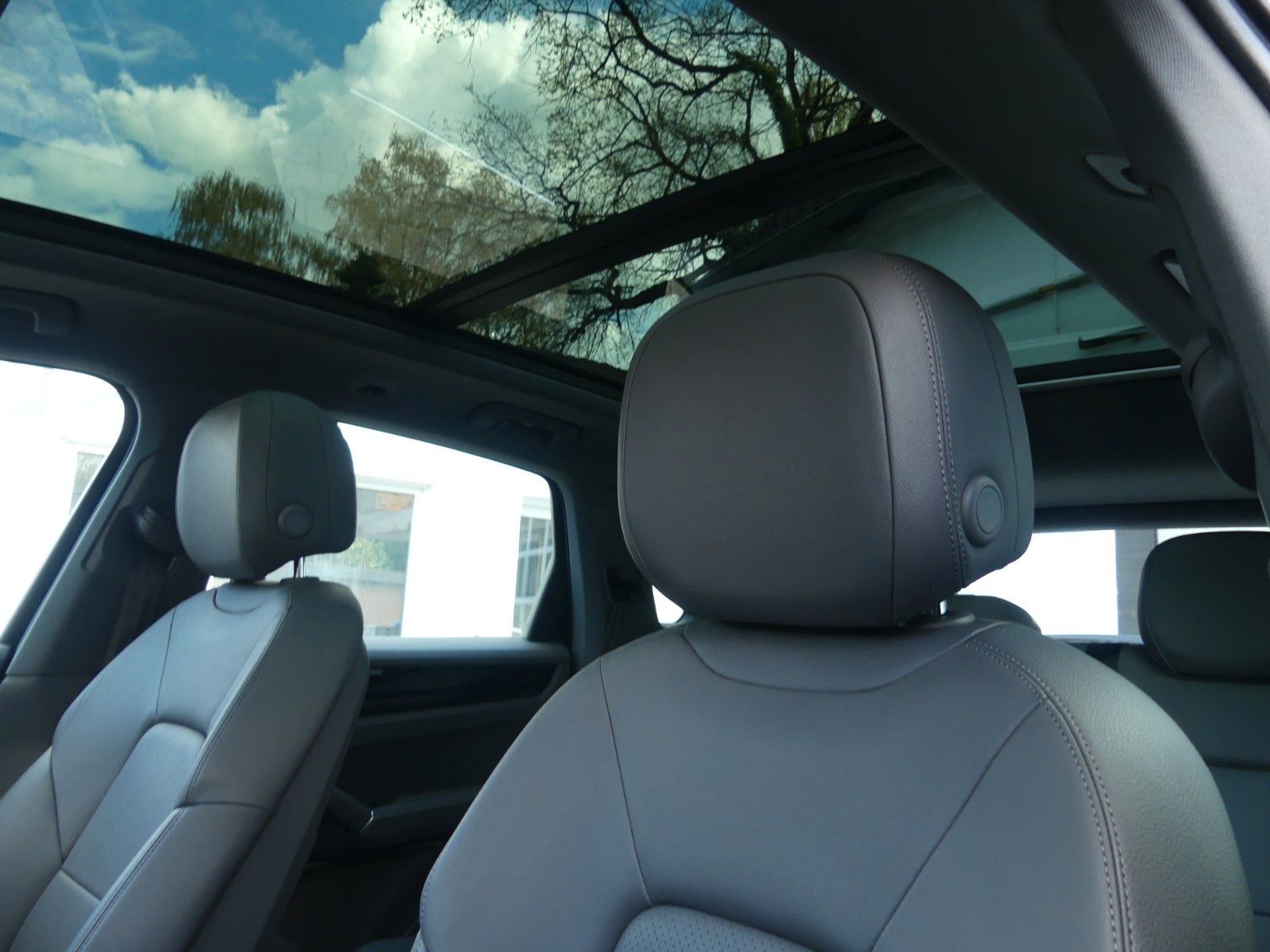 Fahrzeugabbildung Porsche Cayenne E-Hybrid, 1. Hand, Scheckheft Porsche