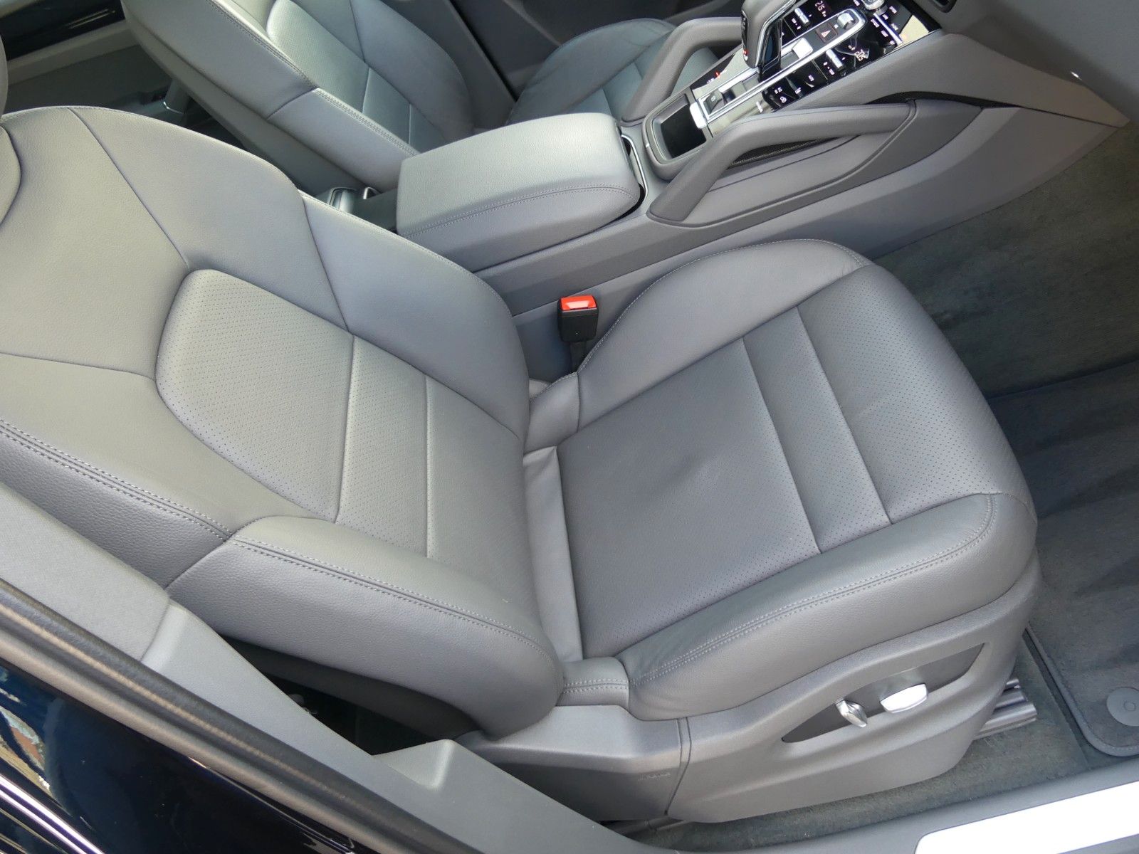 Fahrzeugabbildung Porsche Cayenne E-Hybrid, 1. Hand, Scheckheft Porsche
