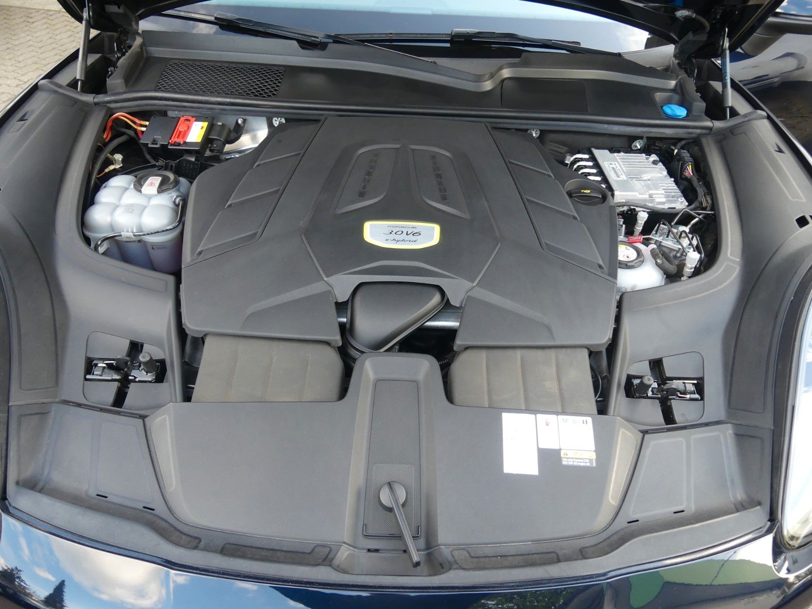 Fahrzeugabbildung Porsche Cayenne E-Hybrid, 1. Hand, Scheckheft Porsche