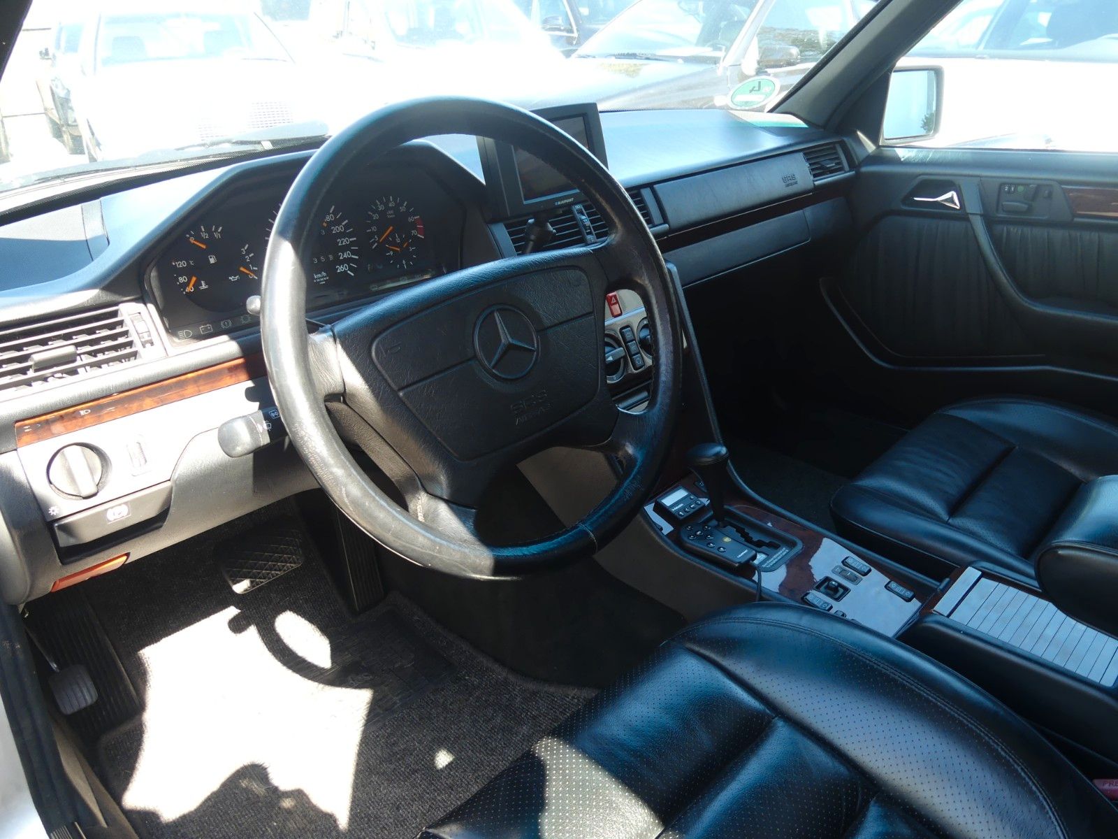 Fahrzeugabbildung Mercedes-Benz E 500 / 500 E 1. Hand / SAMMLERFAHRZEUG
