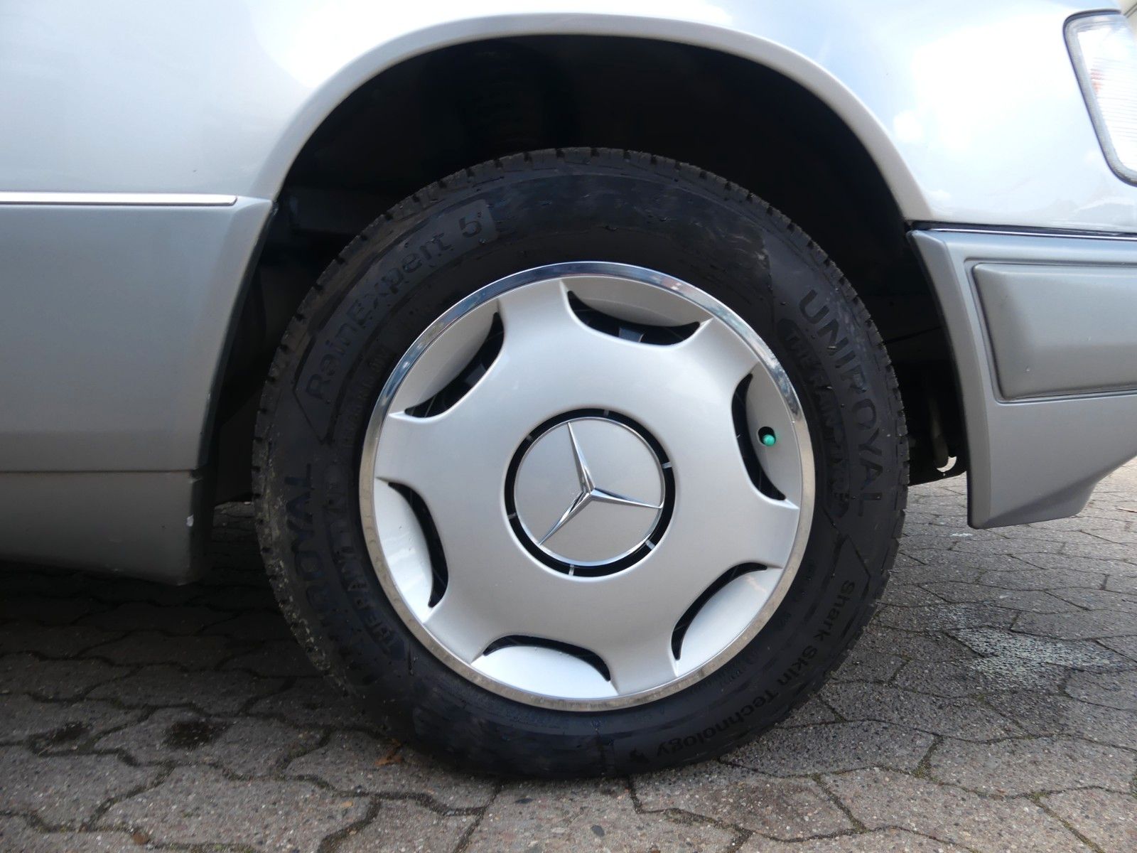 Fahrzeugabbildung Mercedes-Benz E 280, 2. Hand, Aut., Klima, Schiebed., H-Kennz.