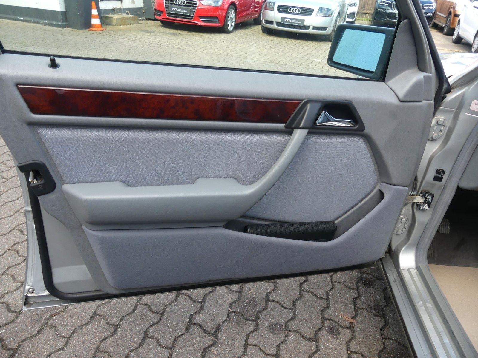 Fahrzeugabbildung Mercedes-Benz E 280, 2. Hand, Aut., Klima, Schiebed., H-Kennz.