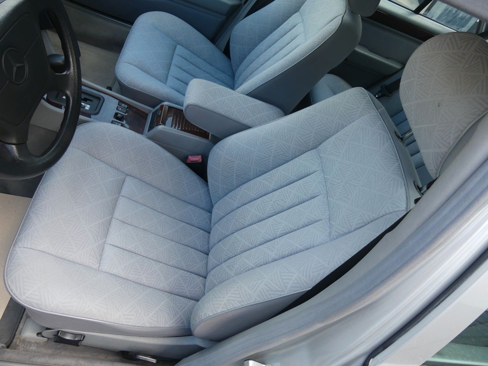 Fahrzeugabbildung Mercedes-Benz E 280, 2. Hand, Aut., Klima, Schiebed., H-Kennz.