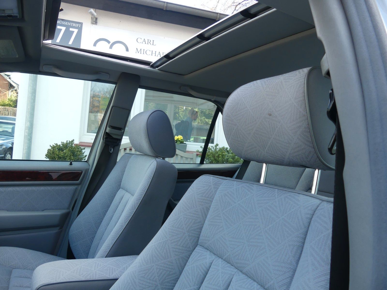 Fahrzeugabbildung Mercedes-Benz E 280, 2. Hand, Aut., Klima, Schiebed., H-Kennz.