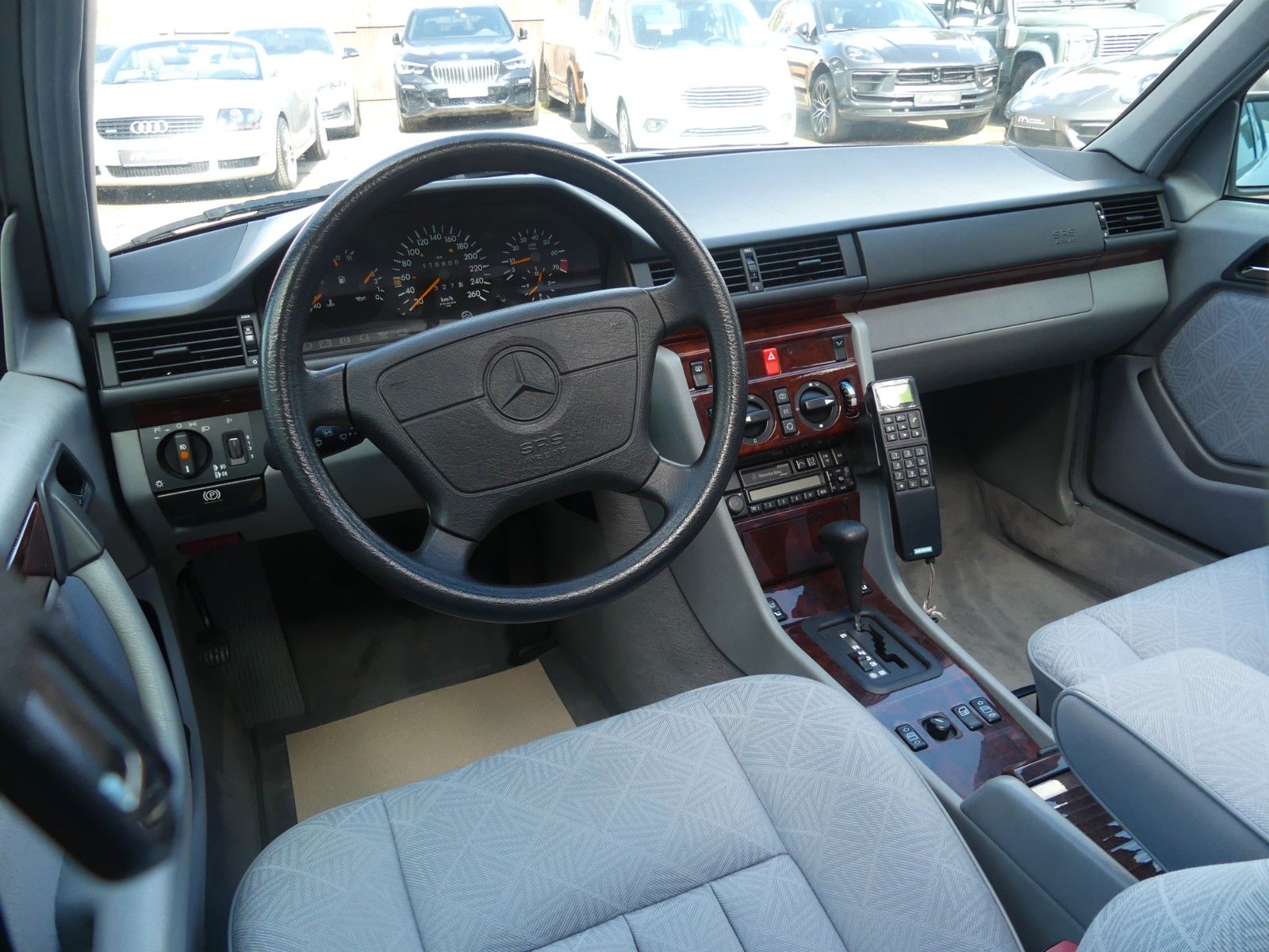 Fahrzeugabbildung Mercedes-Benz E 280, 2. Hand, Aut., Klima, Schiebed., H-Kennz.