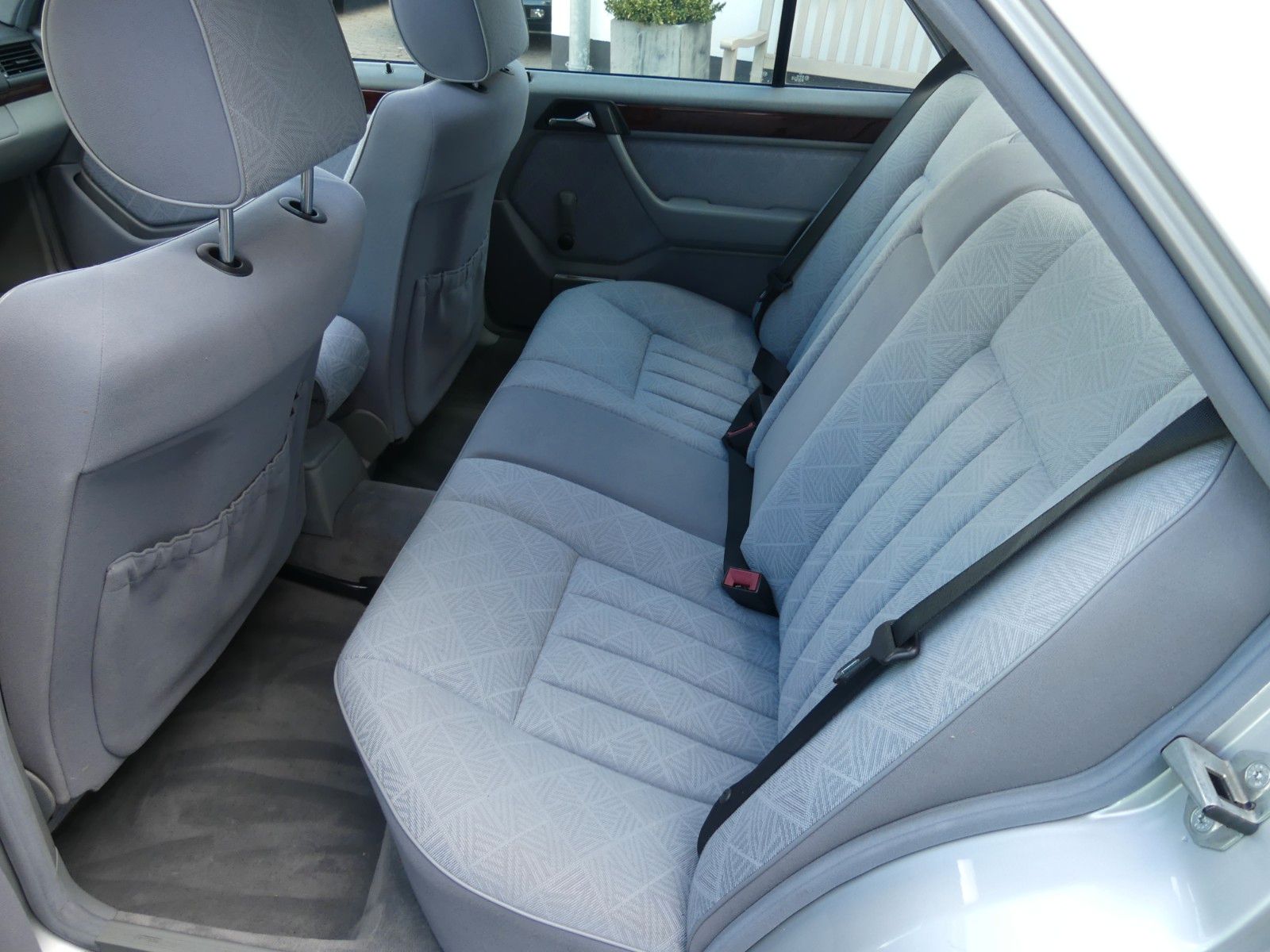 Fahrzeugabbildung Mercedes-Benz E 280, 2. Hand, Aut., Klima, Schiebed., H-Kennz.
