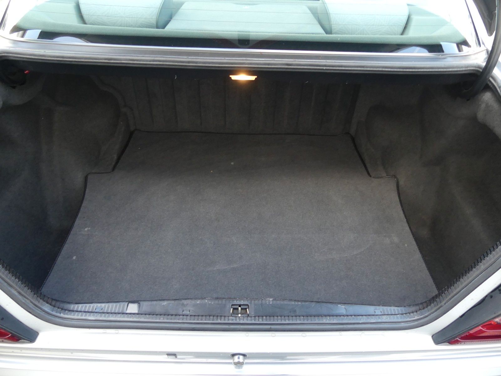 Fahrzeugabbildung Mercedes-Benz E 280, 2. Hand, Aut., Klima, Schiebed., H-Kennz.