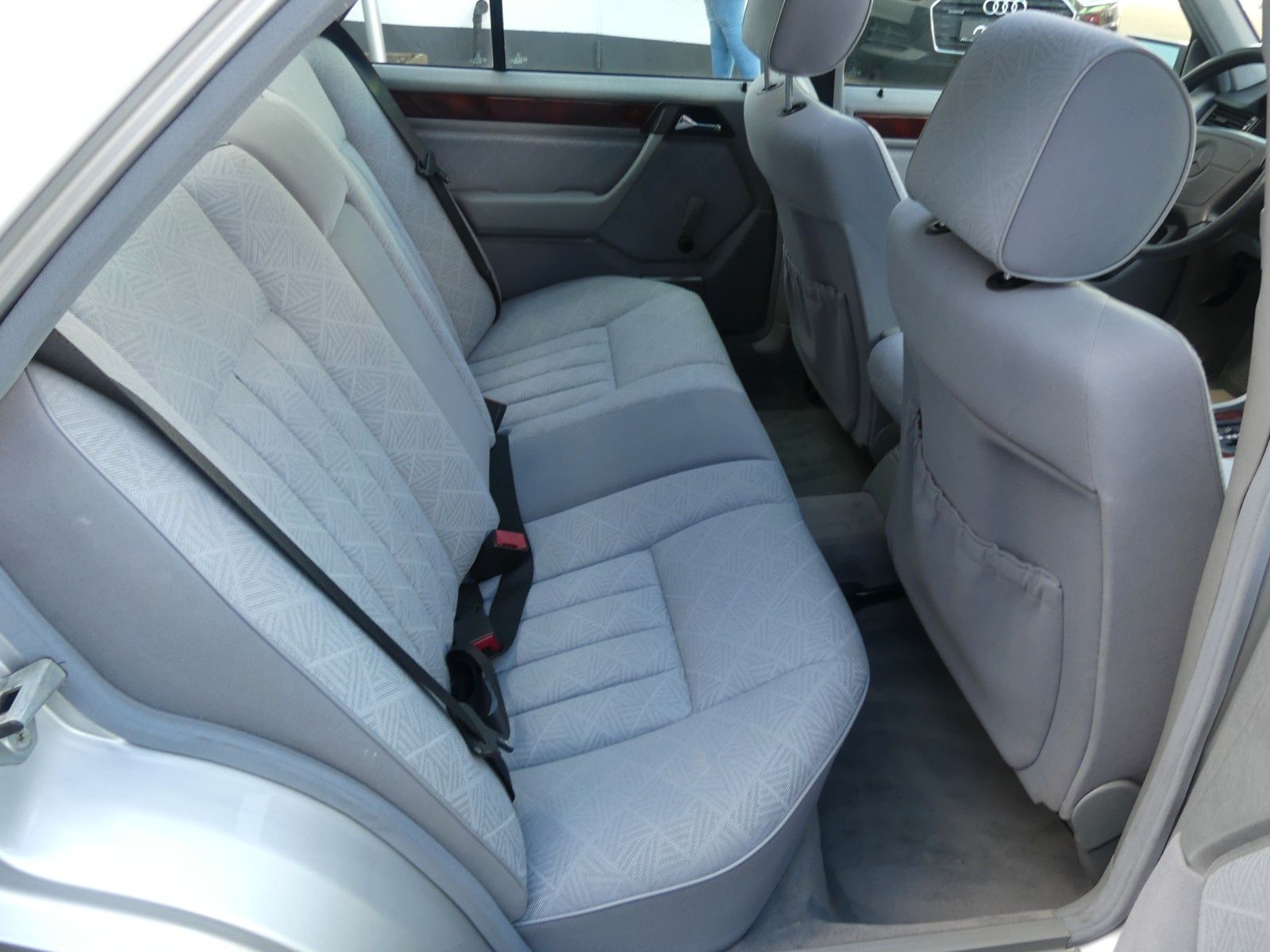 Fahrzeugabbildung Mercedes-Benz E 280, 2. Hand, Aut., Klima, Schiebed., H-Kennz.