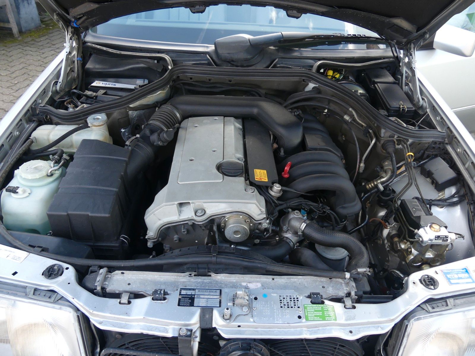 Fahrzeugabbildung Mercedes-Benz E 280, 2. Hand, Aut., Klima, Schiebed., H-Kennz.