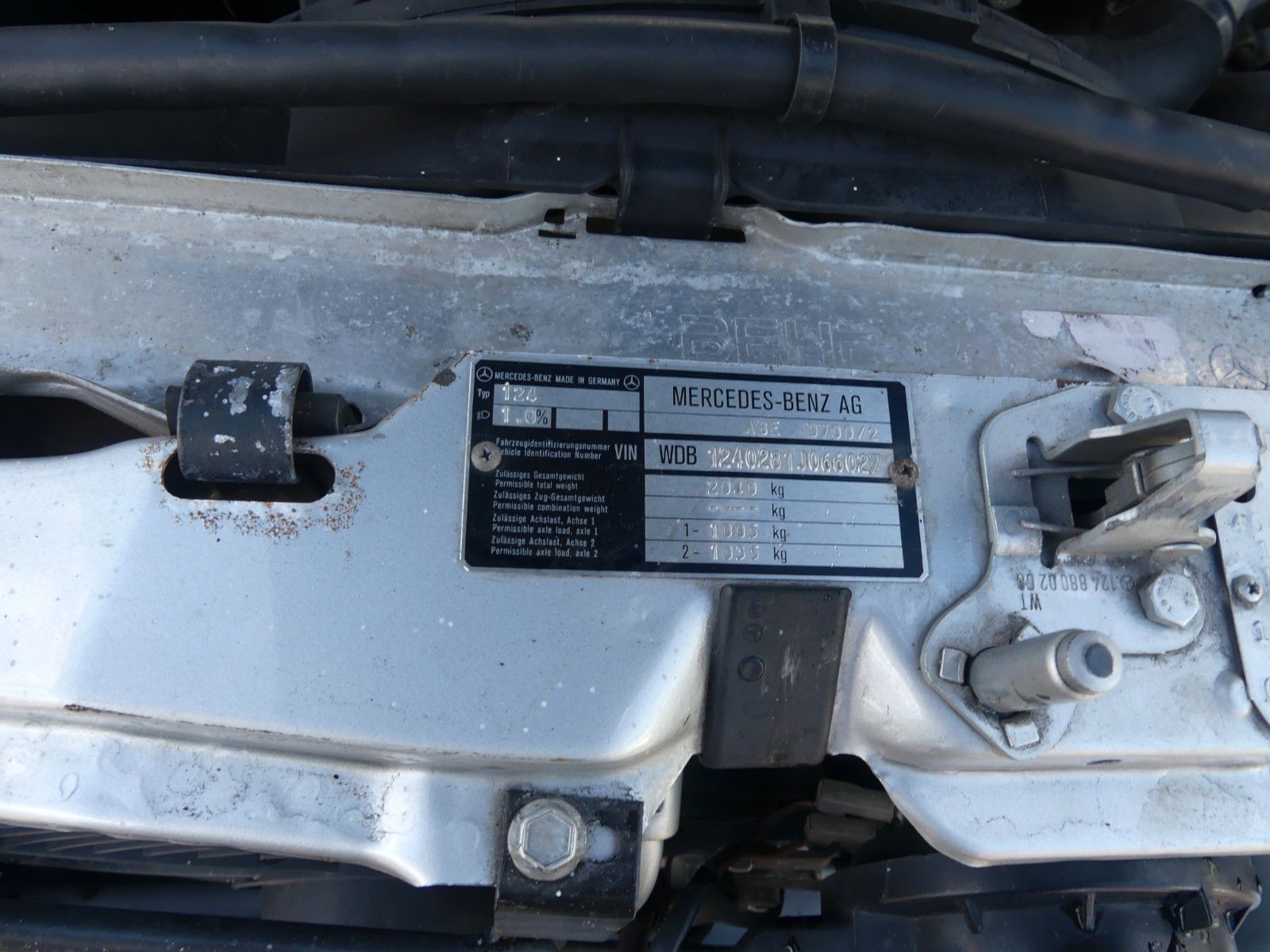 Fahrzeugabbildung Mercedes-Benz E 280, 2. Hand, Aut., Klima, Schiebed., H-Kennz.