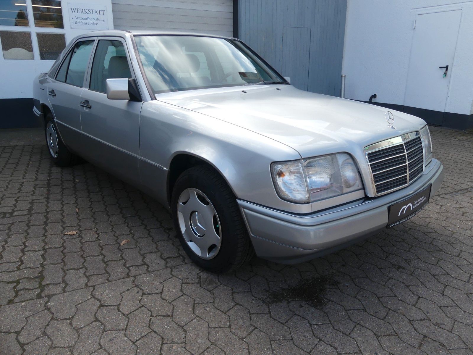 Fahrzeugabbildung Mercedes-Benz E 280, 2. Hand, Aut., Klima, Schiebed., H-Kennz.
