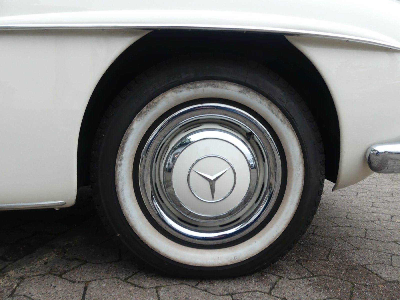 Fahrzeugabbildung Mercedes-Benz 190 SL, aus Sammlerhand, Kerngesund, 3-Sitzer