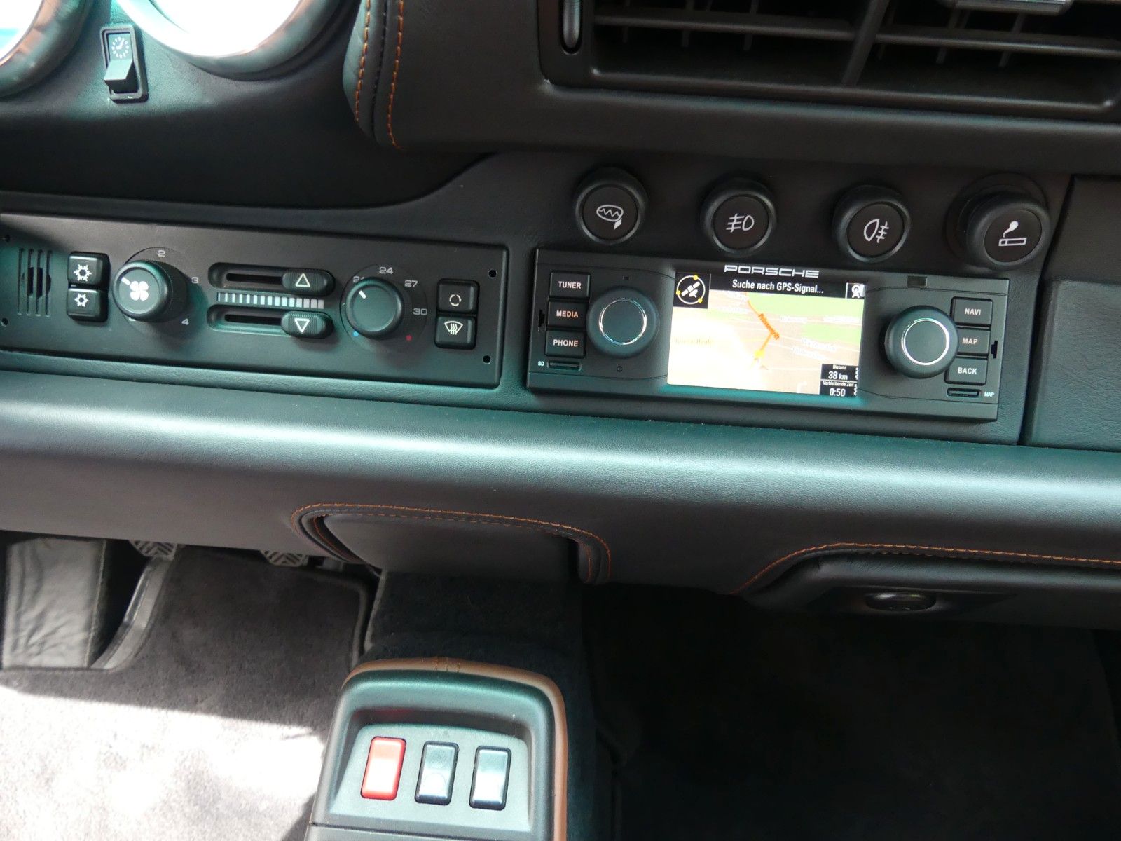 Fahrzeugabbildung Porsche 911 / 993 Carrera 2 Cabrio Top Zustand